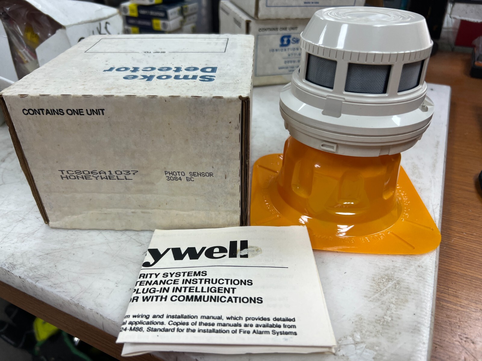 👀 NEW HONEYWELL PLUG IN PHOTOELECTRONIC FIRE DETECTOR HEAD TC806A1037