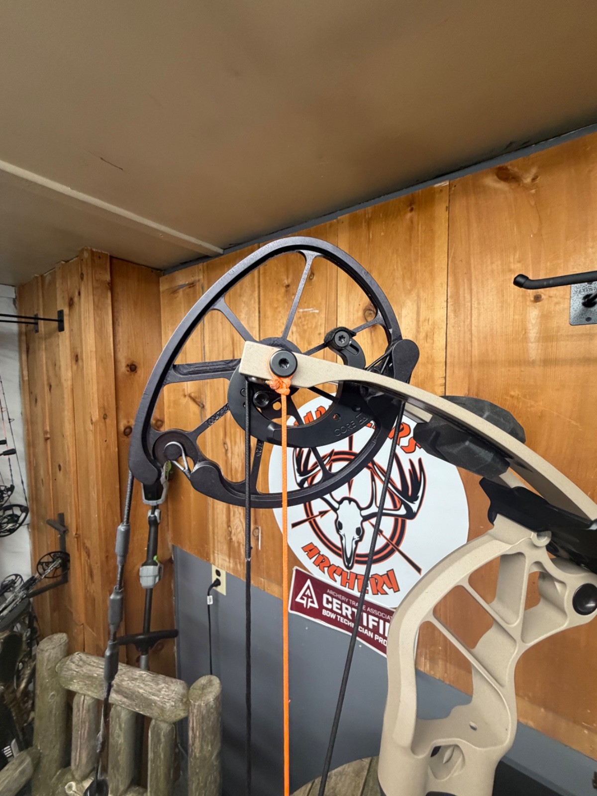 Prime Form 34 Compound Bow Right Hand 60lbs. Trophy Ridge Rest & Sight included