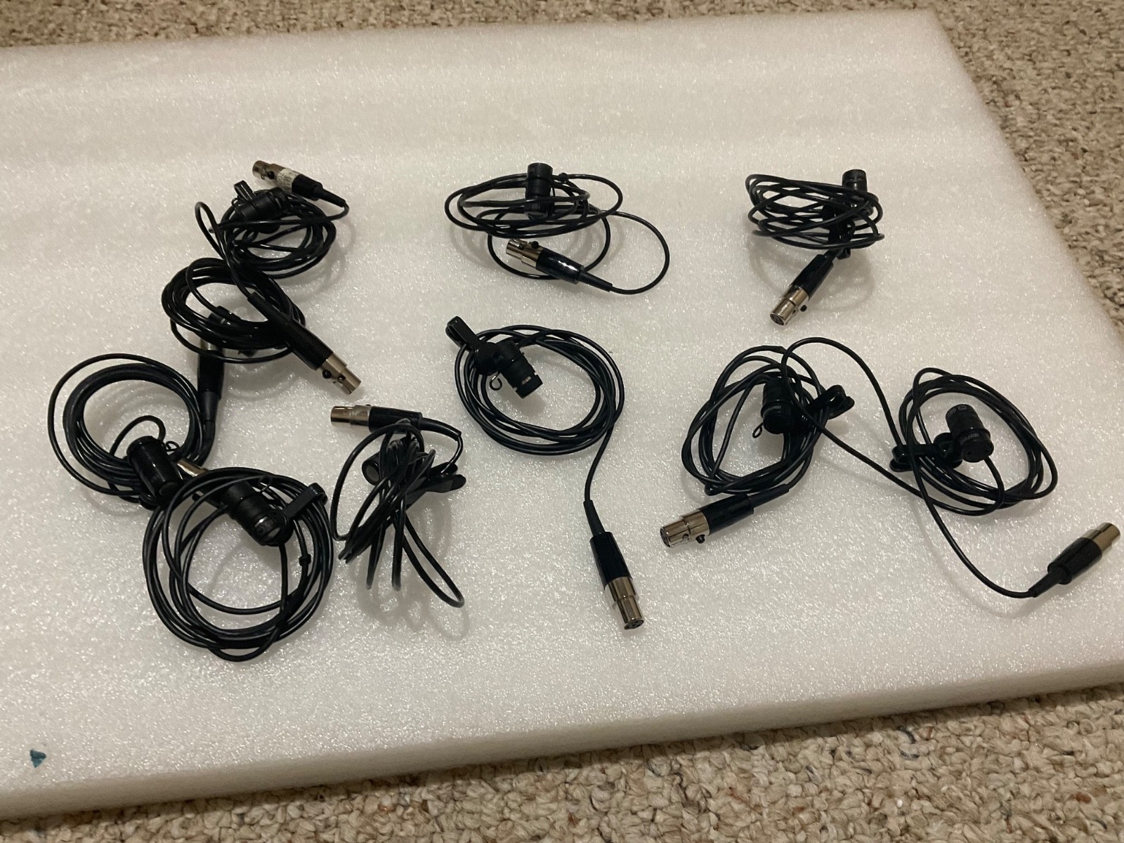 Shure WL185 Cardioid Lavalier Microphone with TA4F Connector Black (Used)[1].
