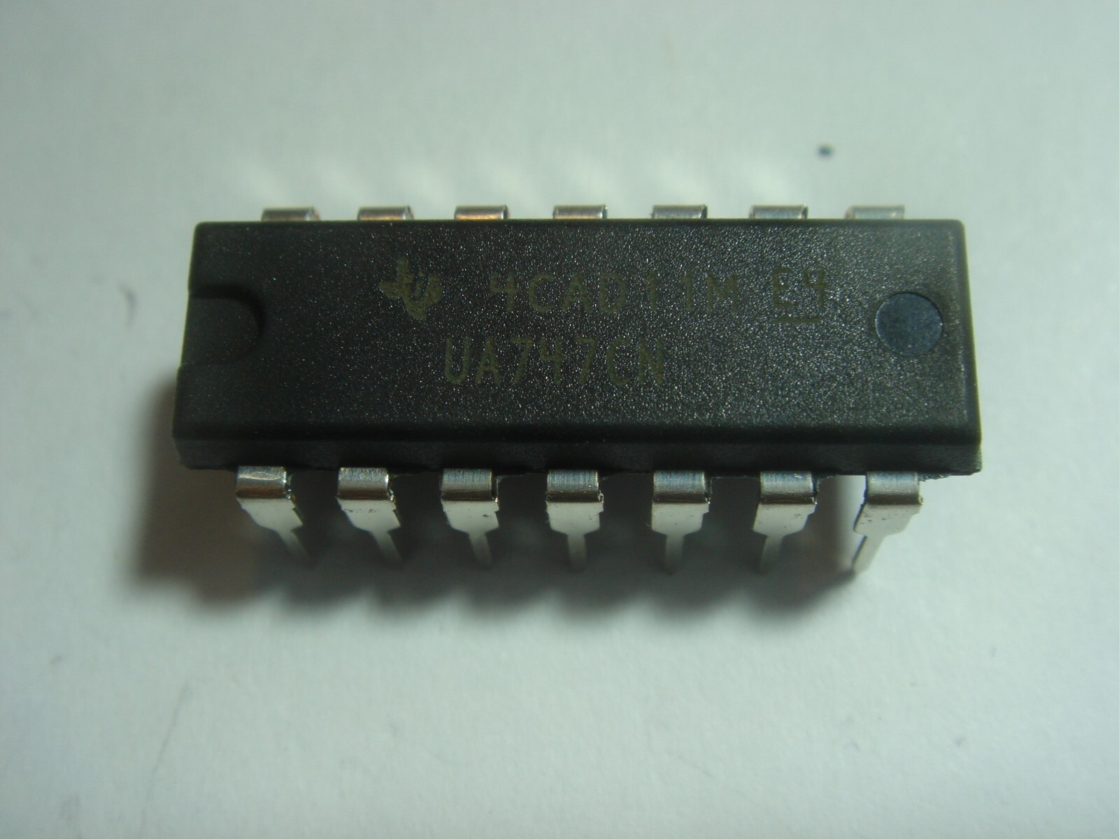LM747 = uA747 OpAmp Operational Amplifier #21-852