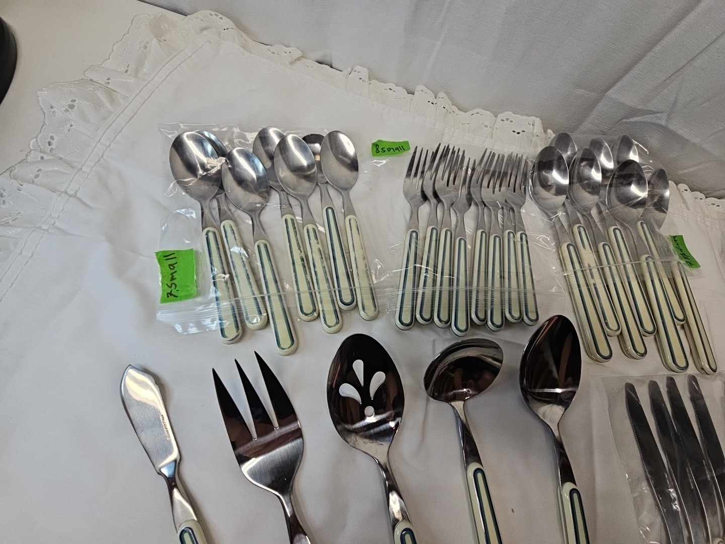 Pfaltzgraff JUNIPER 38 Pc Plastic Handle Stainless Flatware w Serving Pcs.