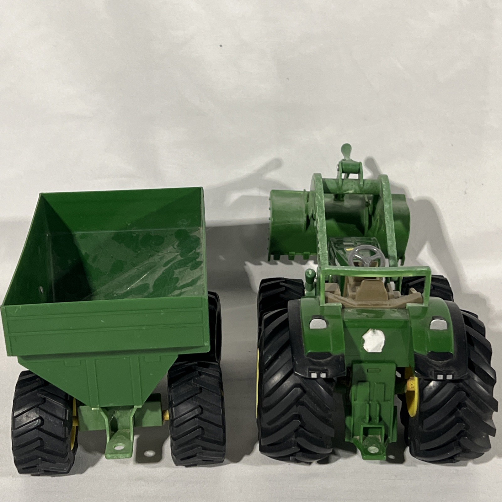 ERTL John Deere Green Tractor with Wagon