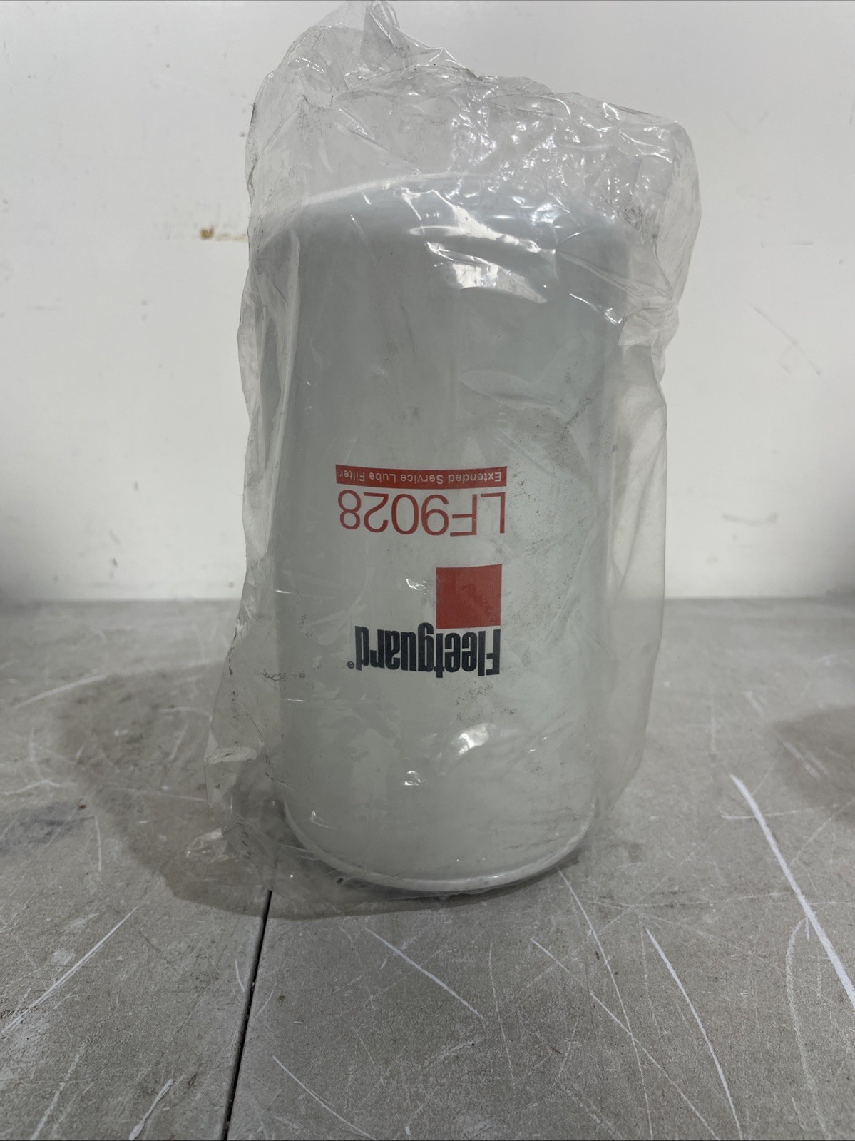LF9028 Genuine Fleetguard Oil Filter (Replacement for 300046300)