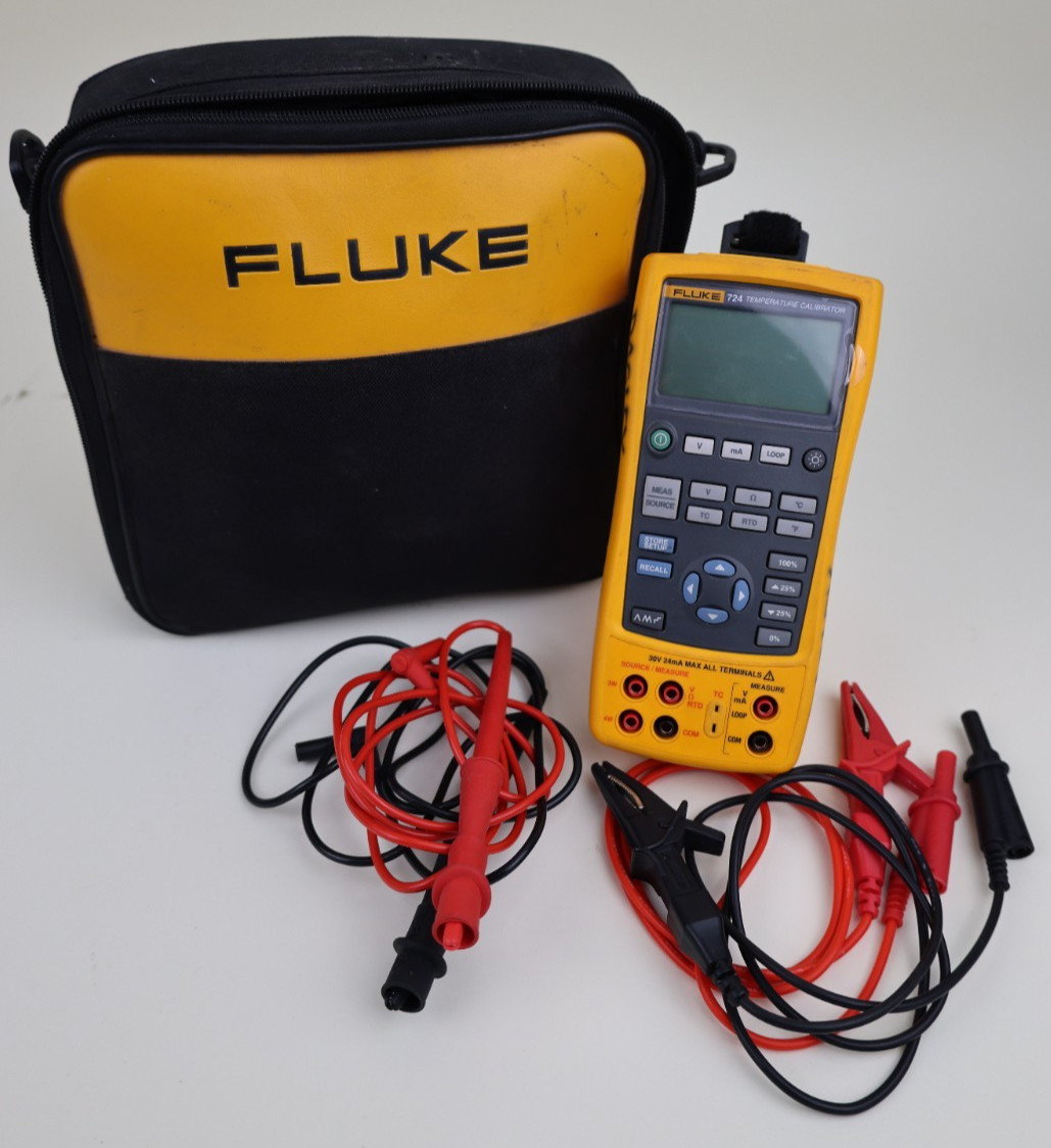 Fluke 724 High Accuracy Temperature Calibrator, Dual-line Measure/Source Display