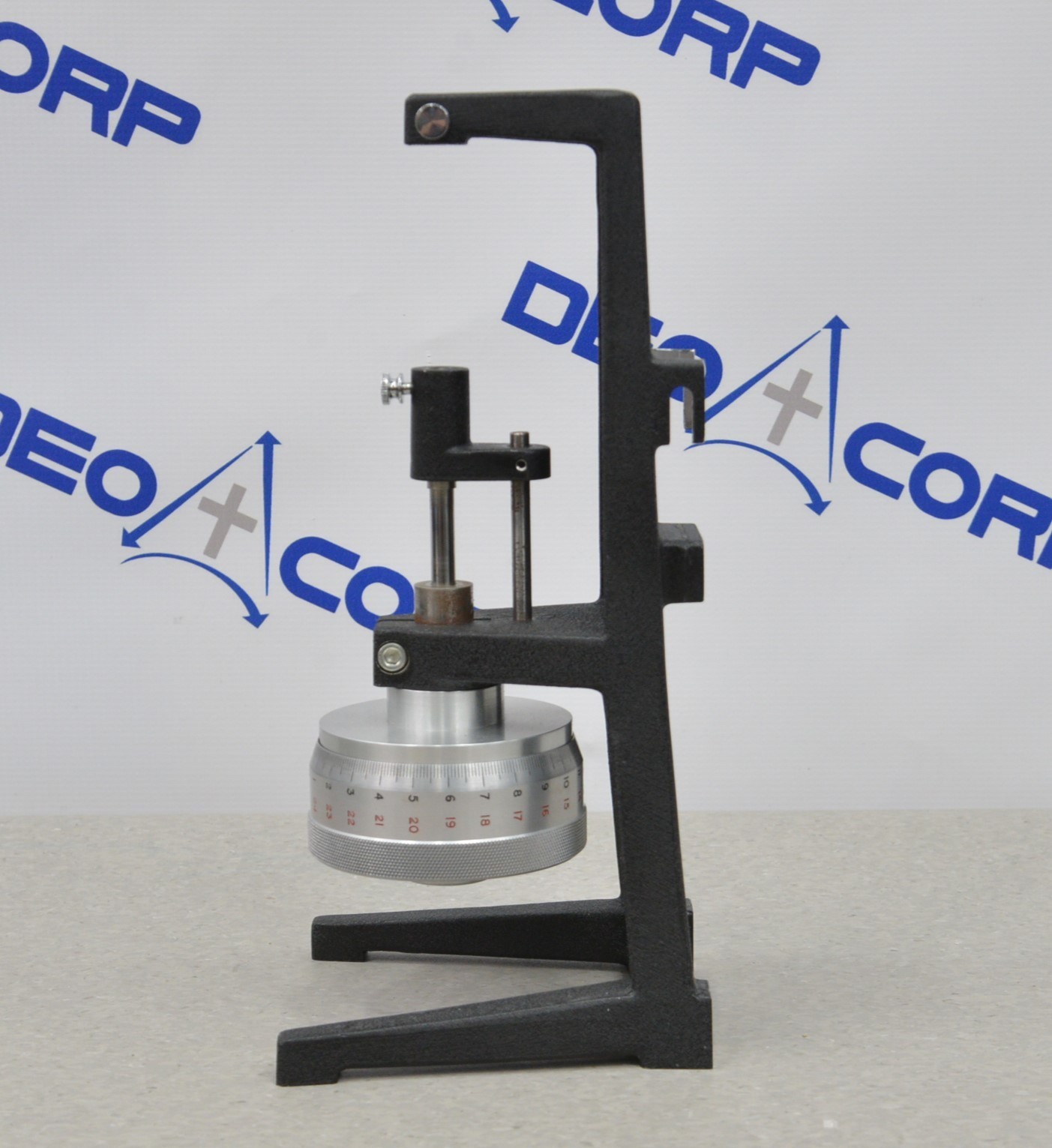 Russell Gauges High Magnification Extensometer Calibrator