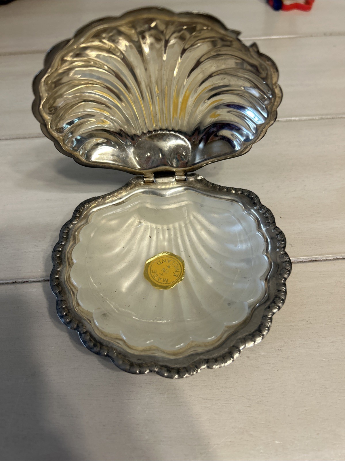 Silver Plate Clam Shell with Frosted Glass Insert Hinged Made in England