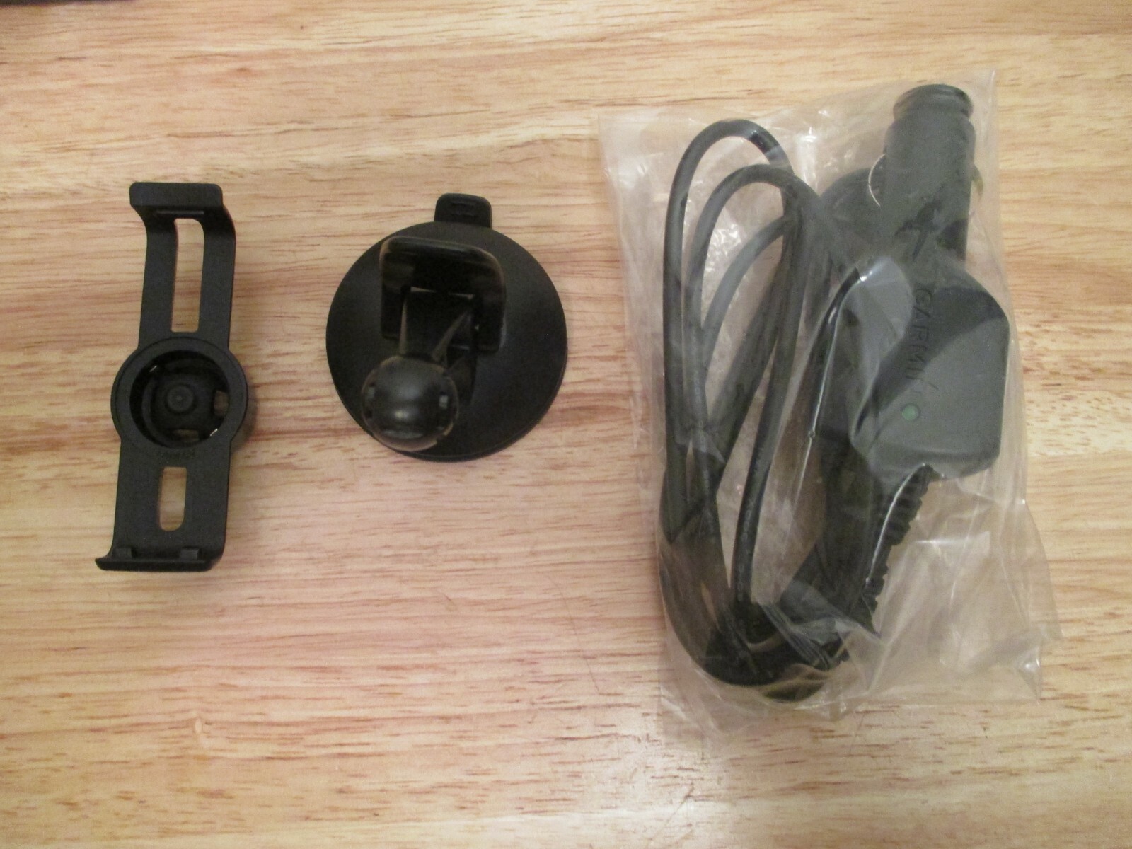 Garmin nuvi 1300LMT Automotive Mountable Bundle