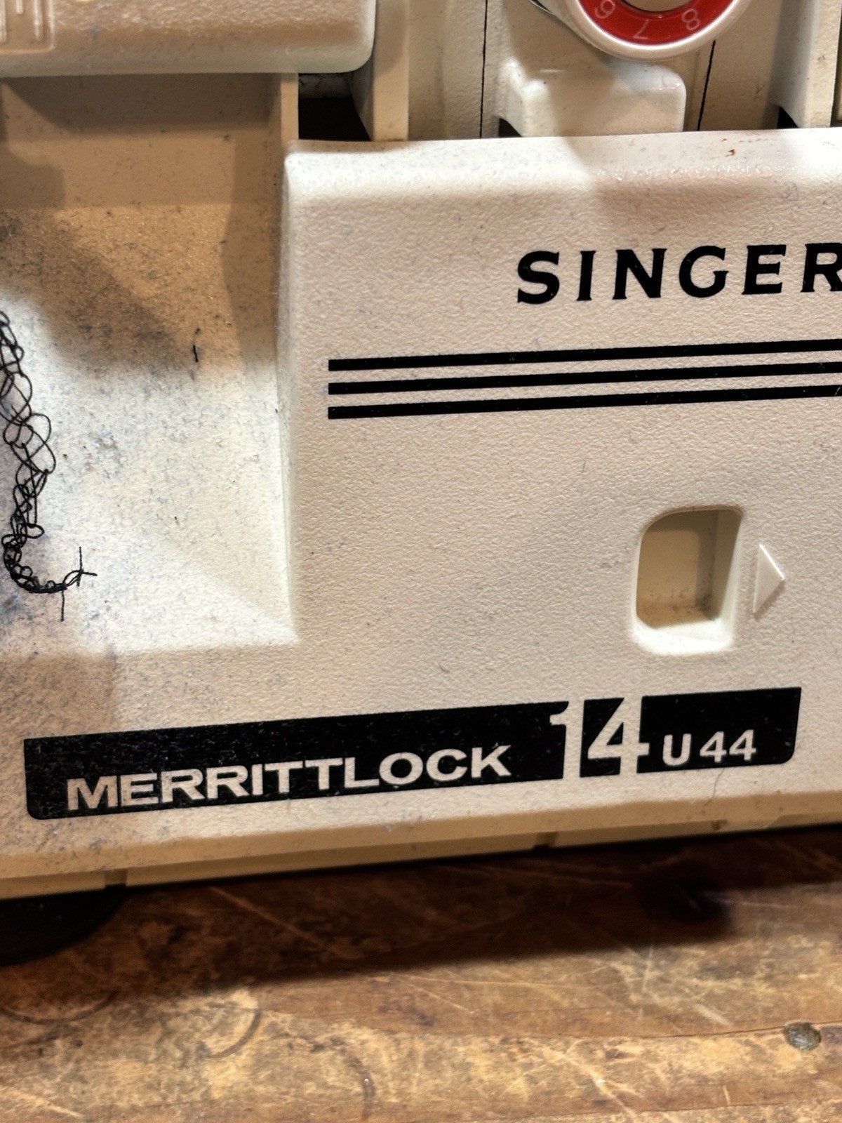 🧵 SINGER Merrittlock 14U44B Serger–Excellent Condition–Original Box –Thread Inc