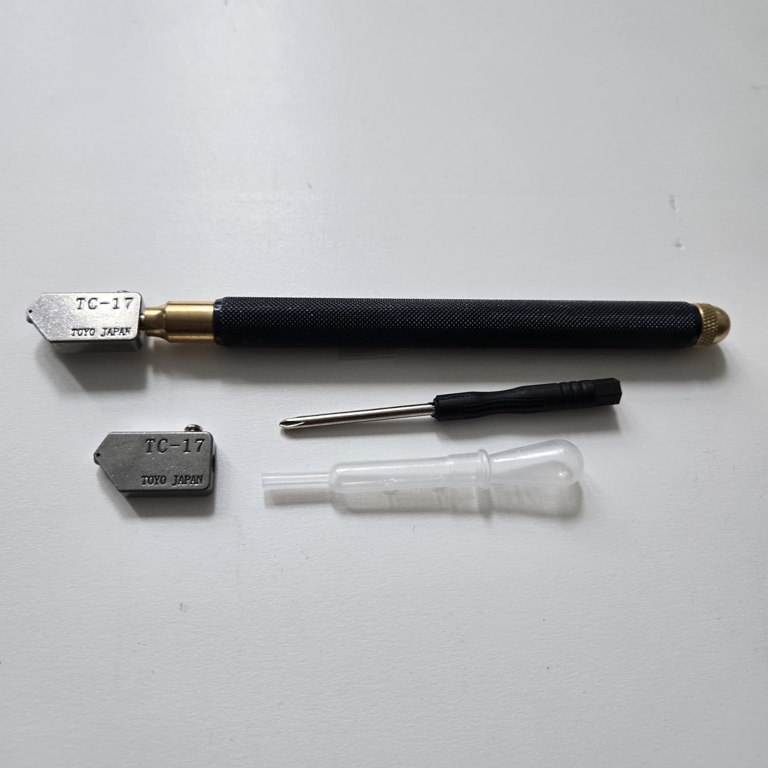 Toyo Japan Professional Glass Ceramic Cutter  TC-17 with Replacement Head