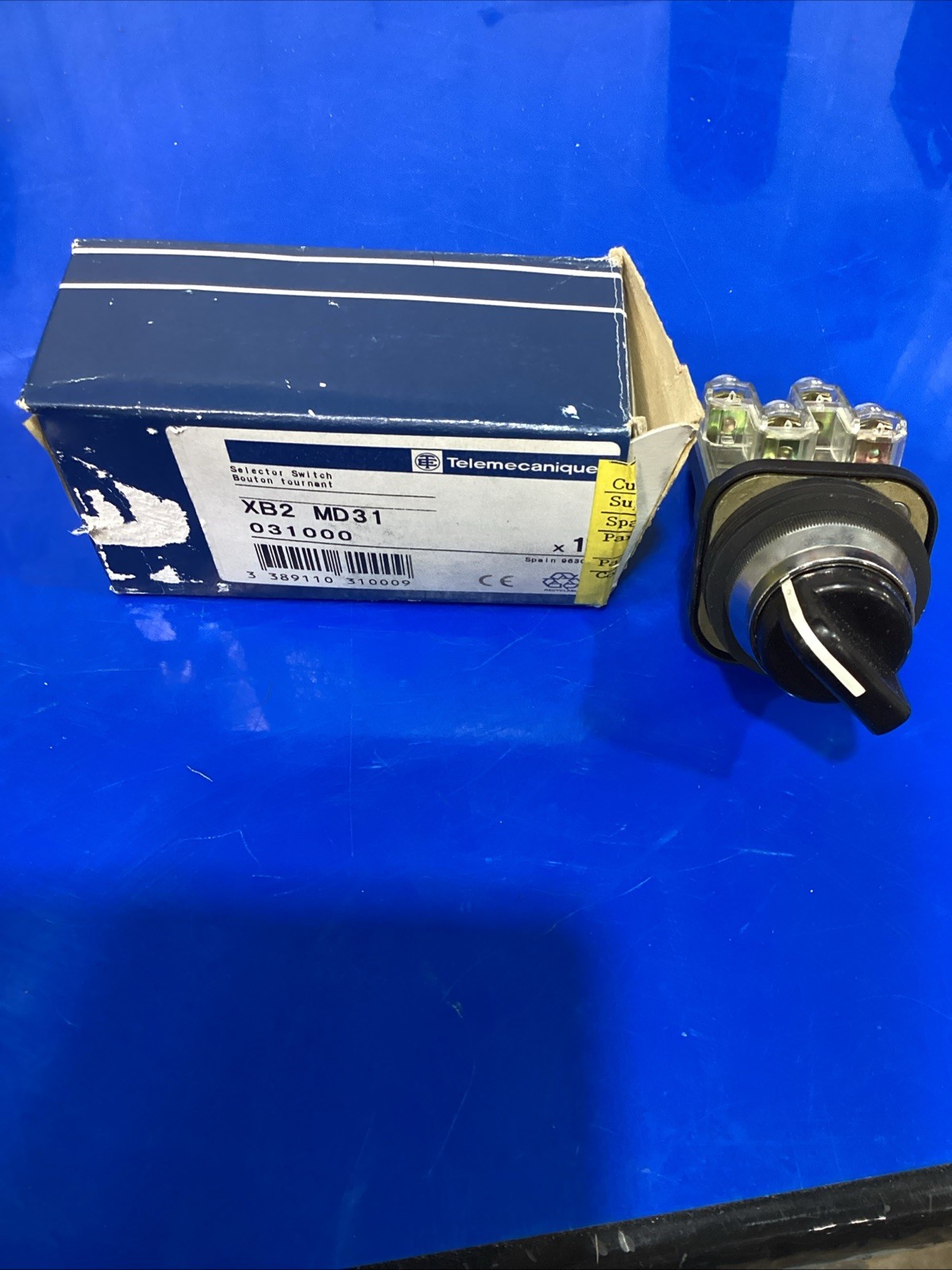 XB2-MD31 SELECTOR SWITCH BY TELEMECANIQUE NEW OLD STOCK