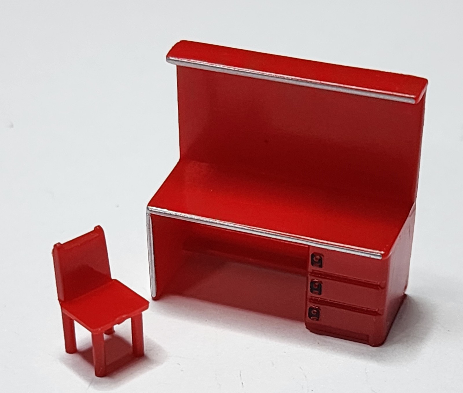 1/64 Desk With Chair