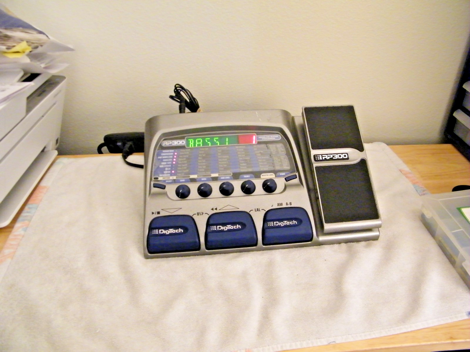 ****GENUINE DIGITECH DIGITAL MODELING MULTI EFFECTS GUITAR PTOCESSOR (RP300)****
