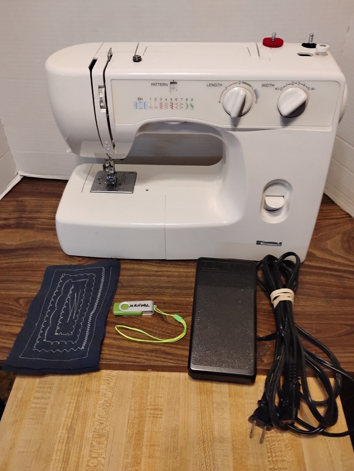 RARE Kenmore 385.18330990  W/pedal-manual(usb)-& accessories-working