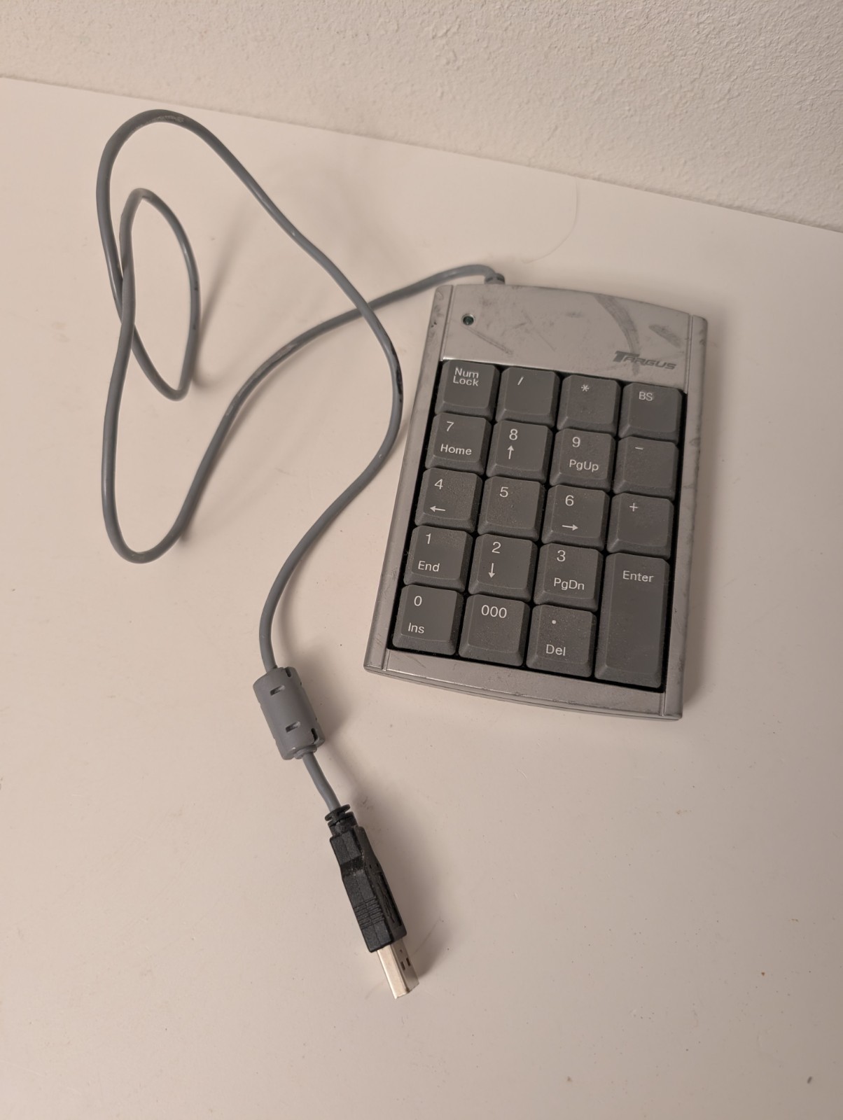 Targus Model PAUK10 Numeric Keypad Plug & Play USB Ports USA Silver USED WORKS
