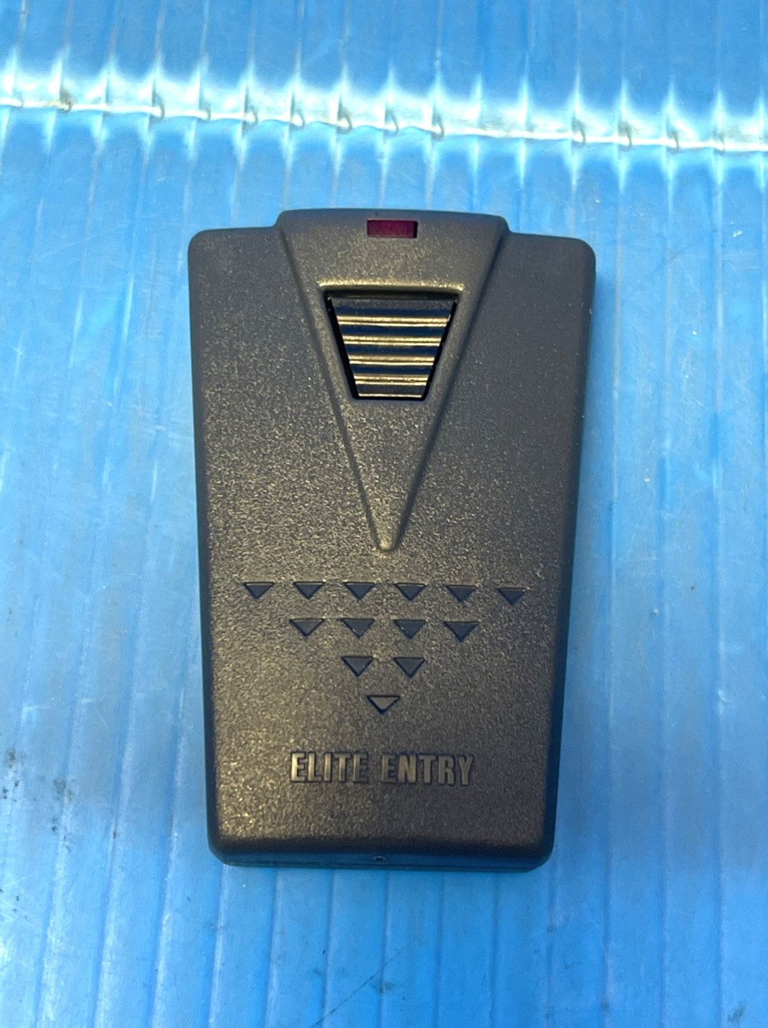 Elite entry single button garage door and gate remote opener 418 MHz NFDT1000