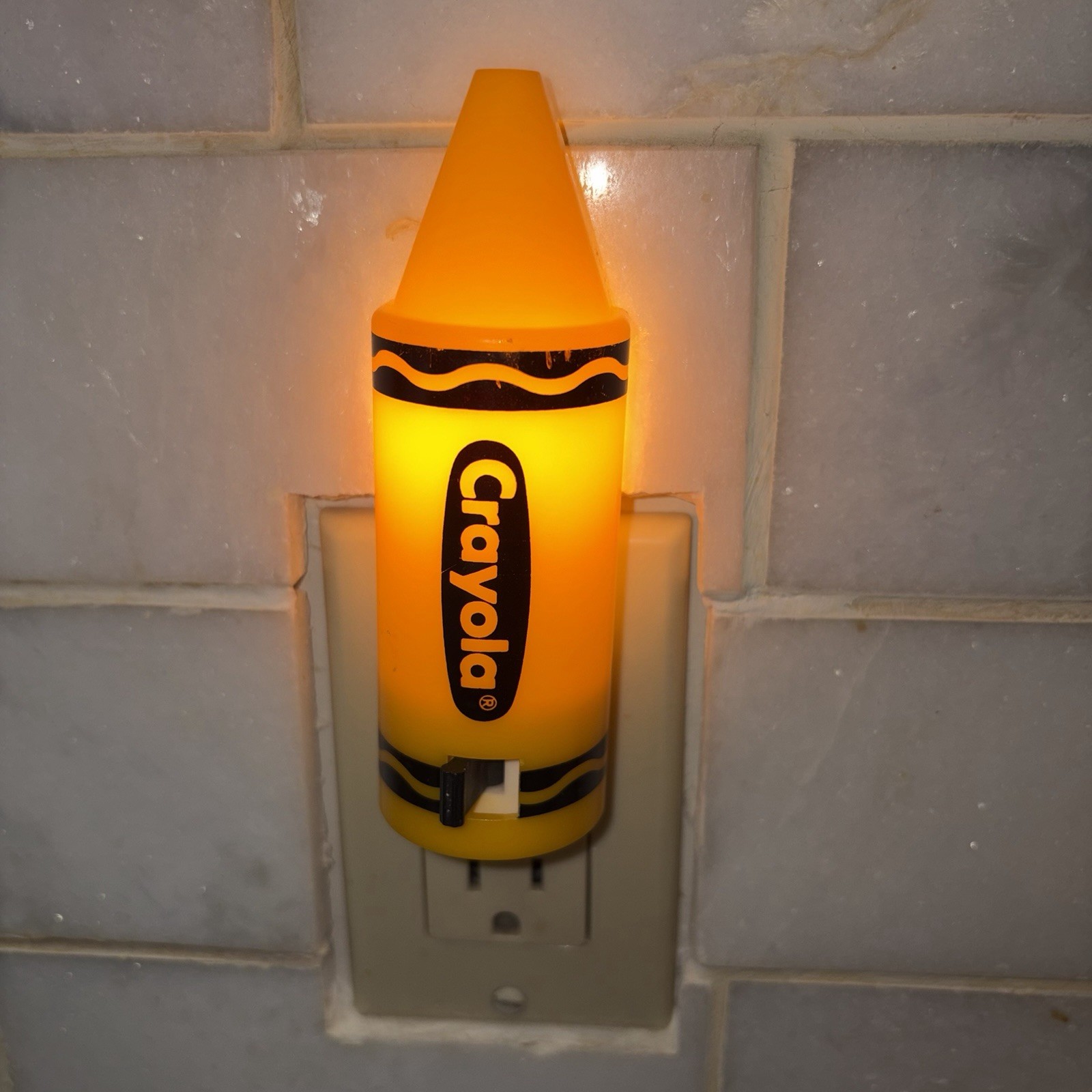 VTG Night Light Crayola Crayon Yellow Dandelion Plastic Small Works Lite Promo