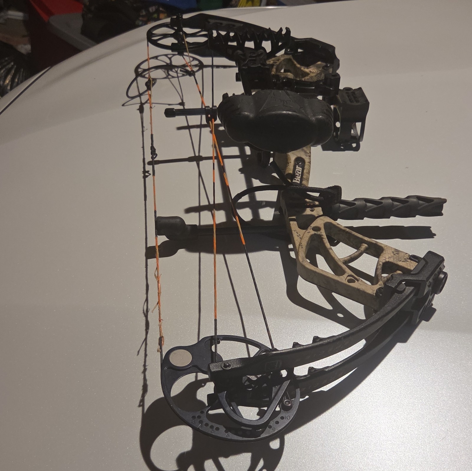 PSE Stinger Right Hand Compound Bow 60lb 29in Draw Camo/Black Accessories