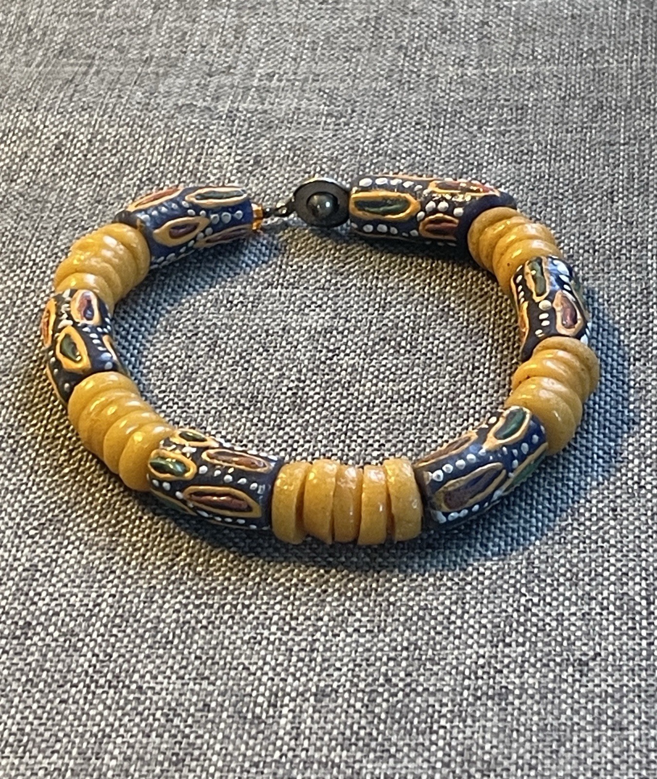 Tens Yue Glass Yellow And Blue Beaded Bracelet