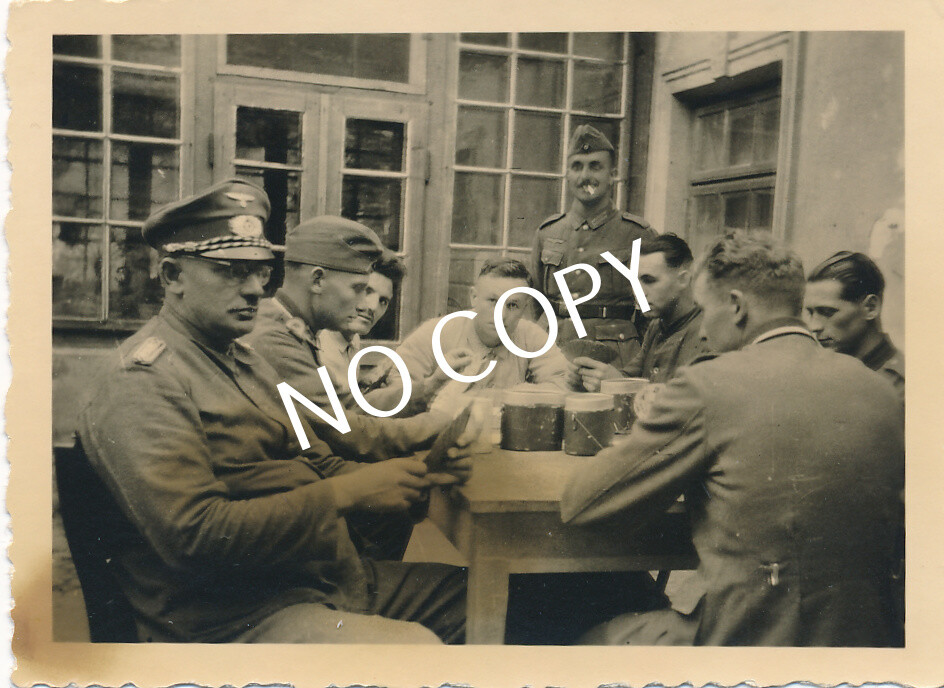 Photo WW II Wehrmacht Soldiers Leisure Beerfest Soldier Figurine H1.79