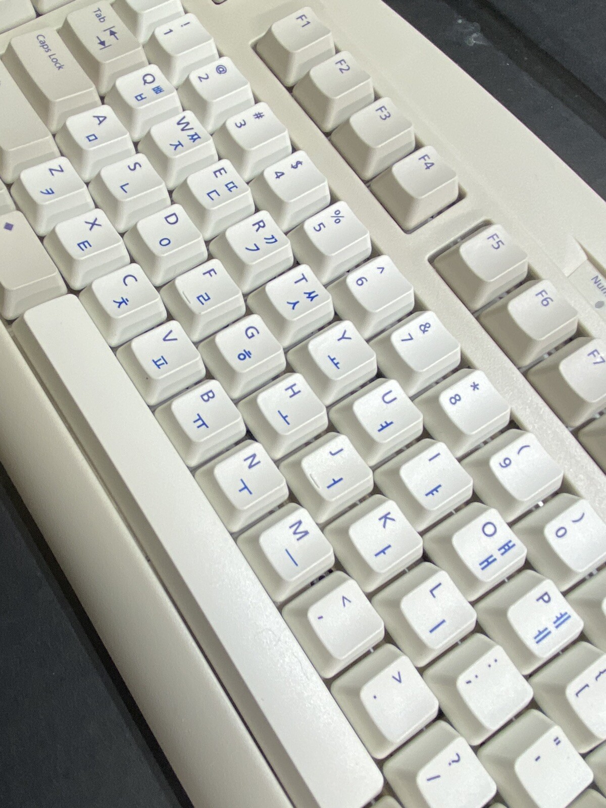 Sun 320-1302 Type-6 KOREAN Keyboard, 2Meter Cable Mini-Din8 Connector, Clean
