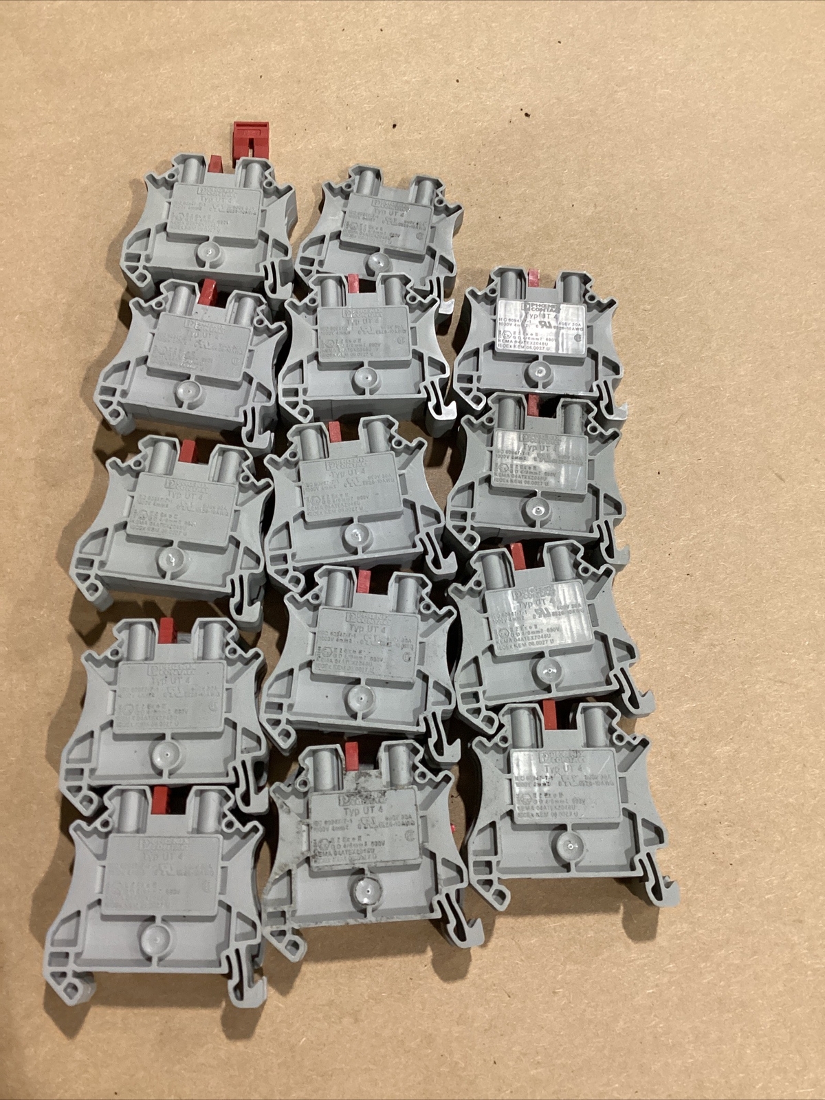 27 PCS Phoenix Contact Ut 4 Series Terminal Block #662I117
