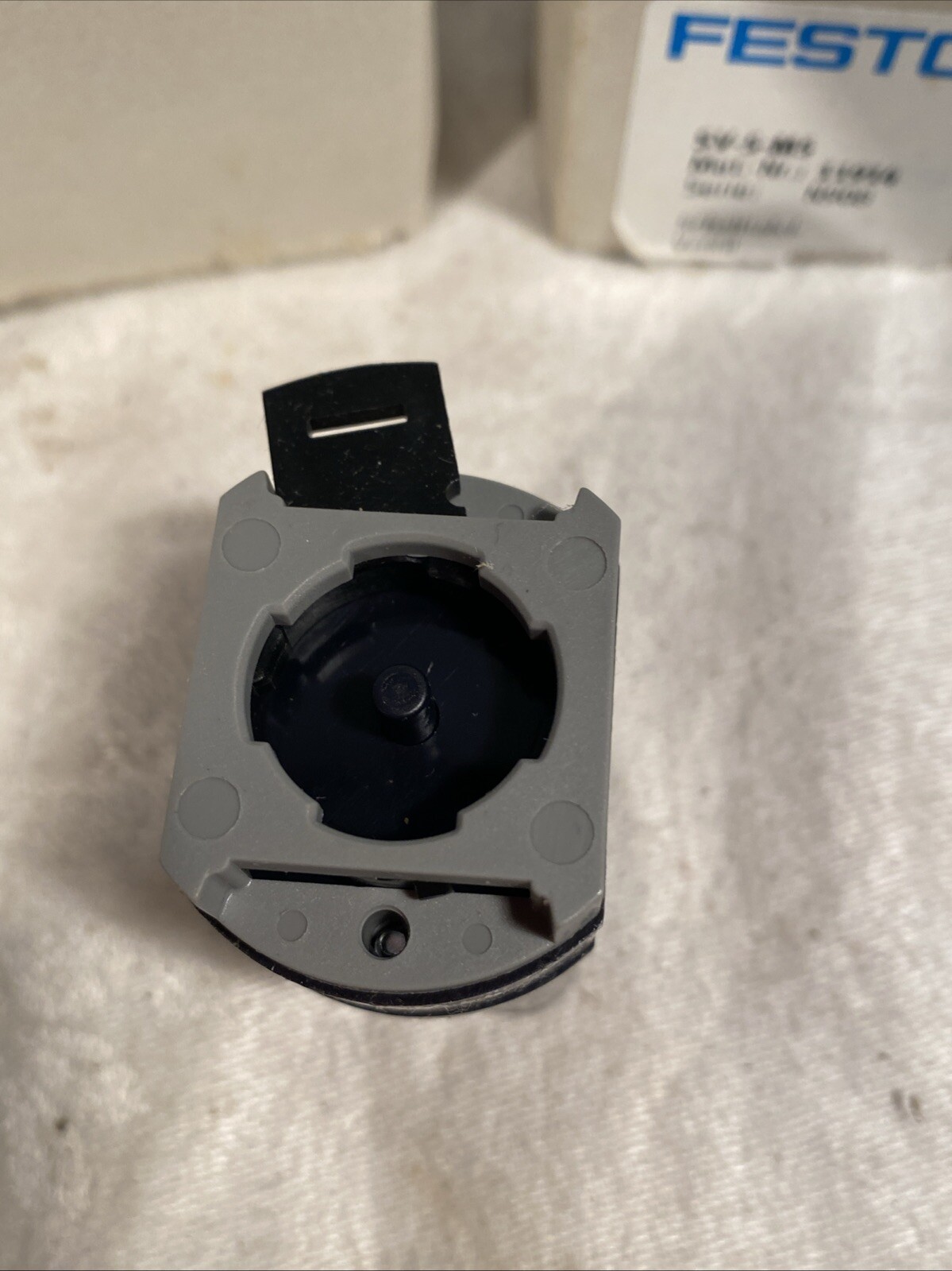 New In Box FESTO SV-5-M5-B Front Panel Valve N908