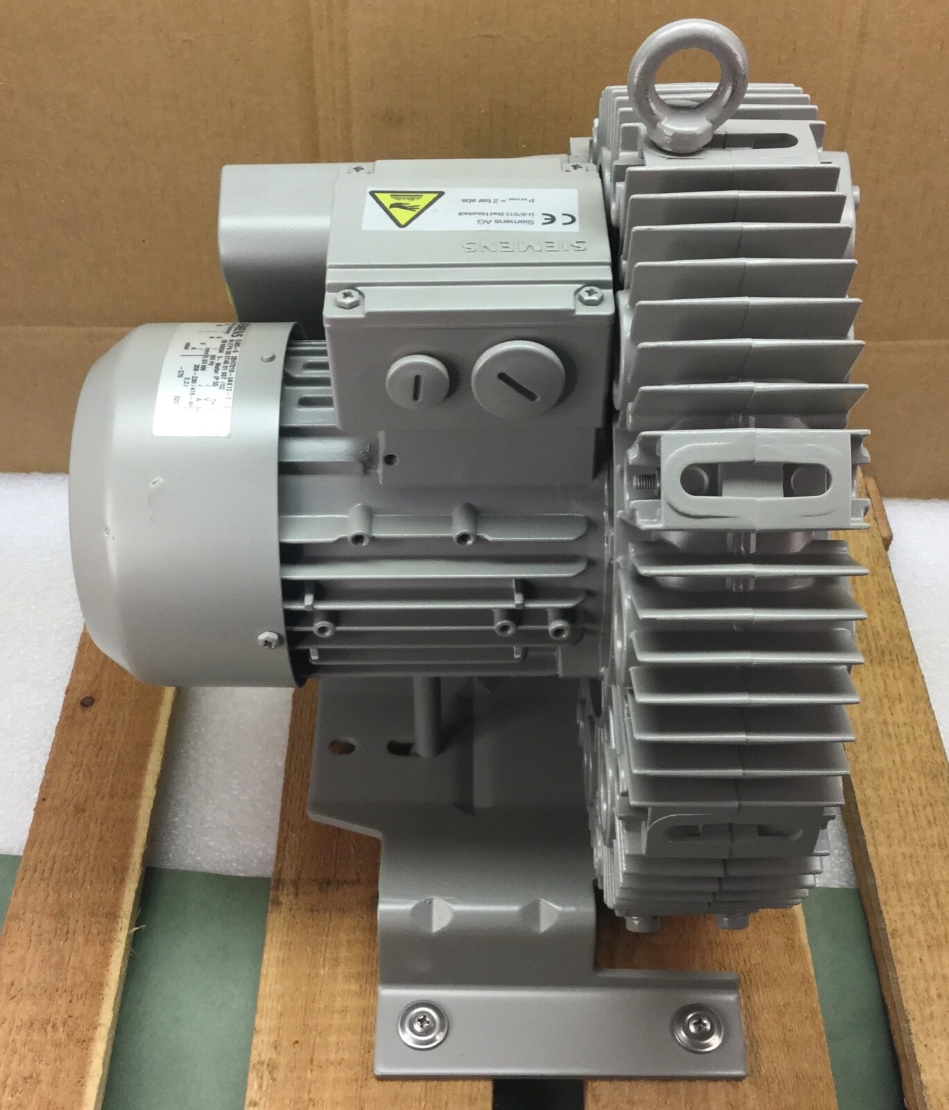 SIEMENS ELMO-G 2BH7210-0AK12-7-Z VACUUM PUMP 3400 RPM .63 KW 320 MBAR NEW