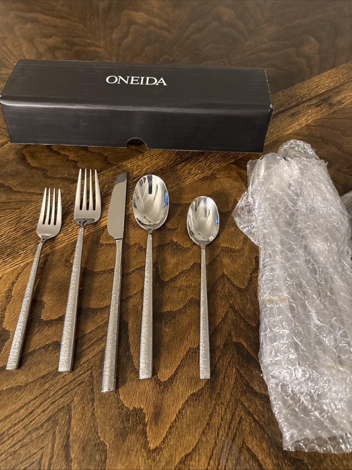 Oneida Stainless SUMMIT Service for Four - 20pc Set
