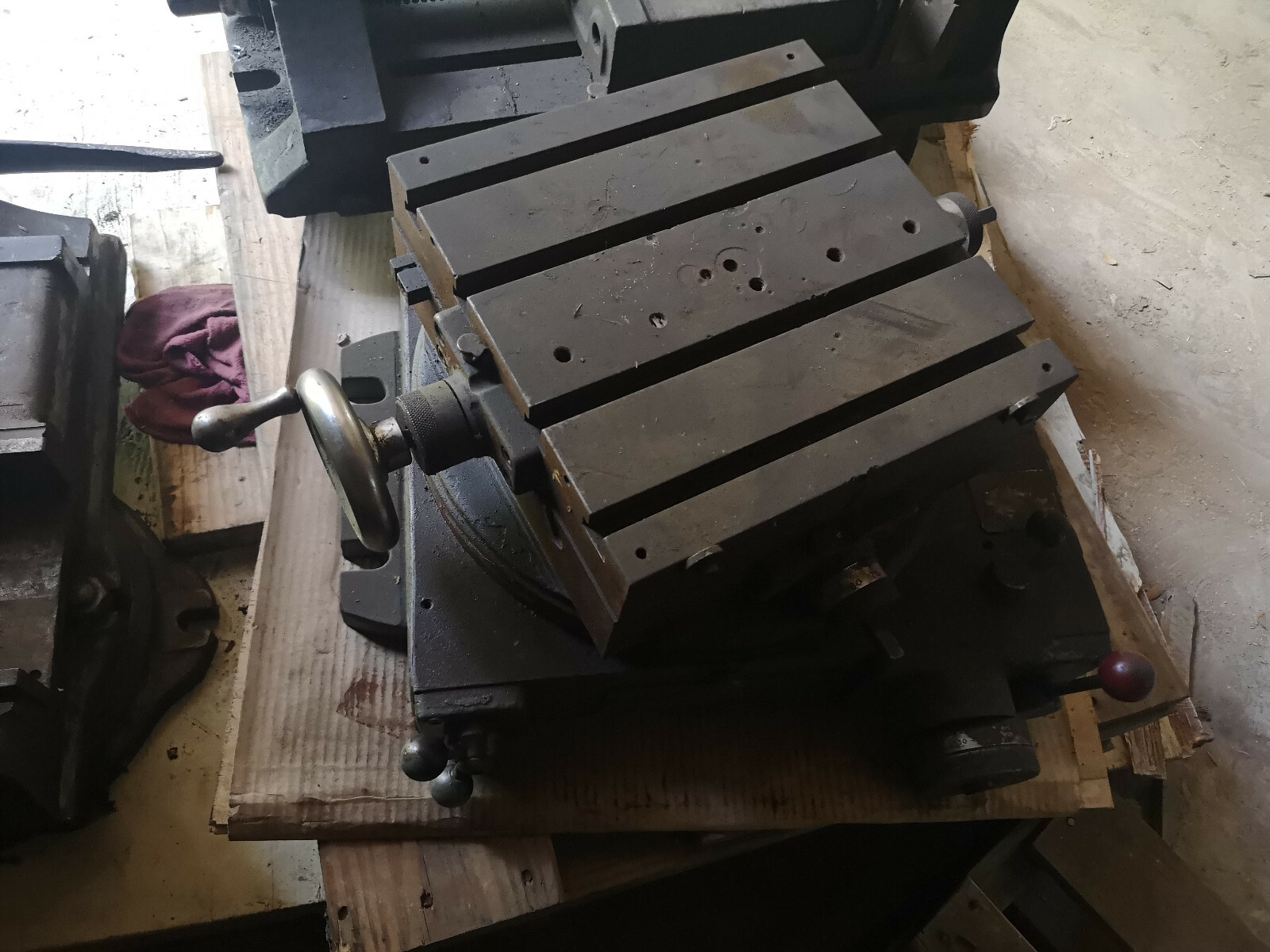Advance 11x11 crossfeed table rotary so 3 axis table 301