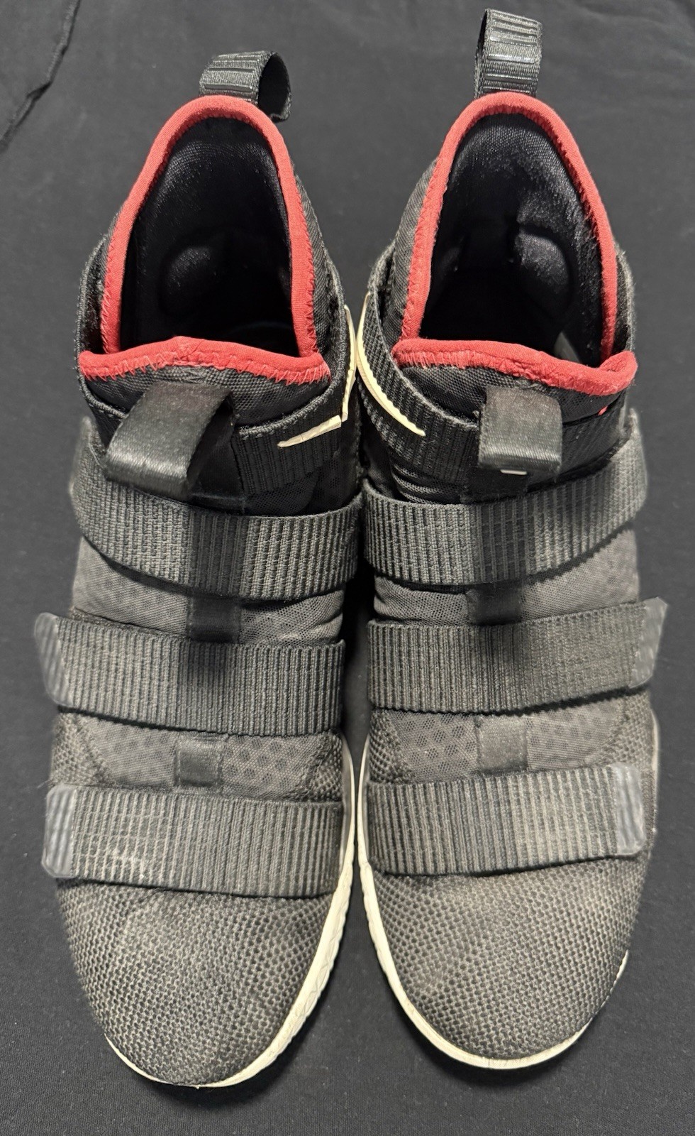 Nike Men’s Black/Red Low Top Hook & Loop Athletic Sneakers Solid Pattern