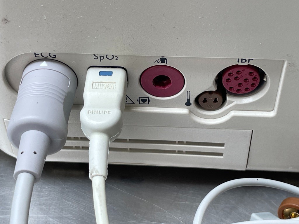 Philips SureSigns VM8 Bedside Monitor w NIBP, ECG Cable, SpO2 Sensor & More