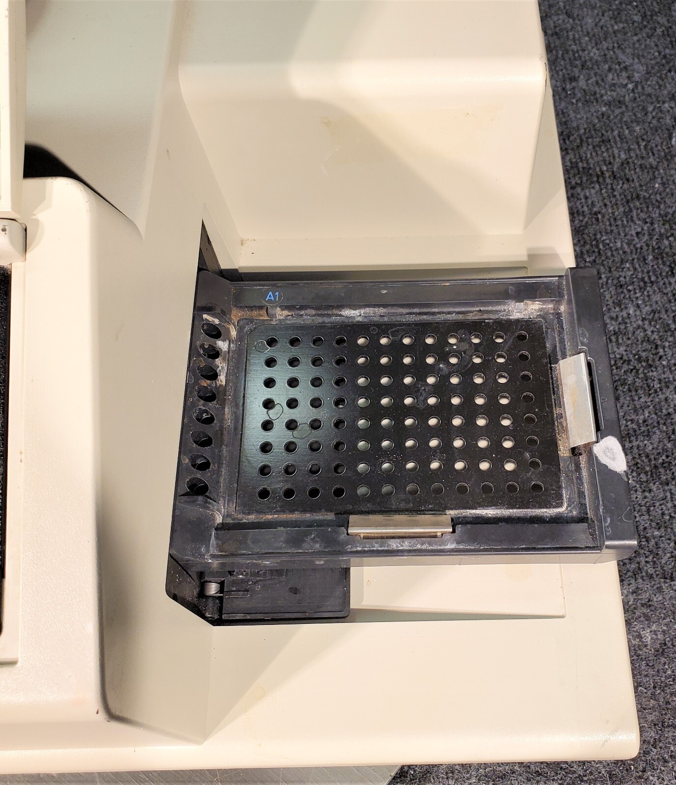 Molecular Devices SpectraMax Plus Microplate Reader Spectrophotometer