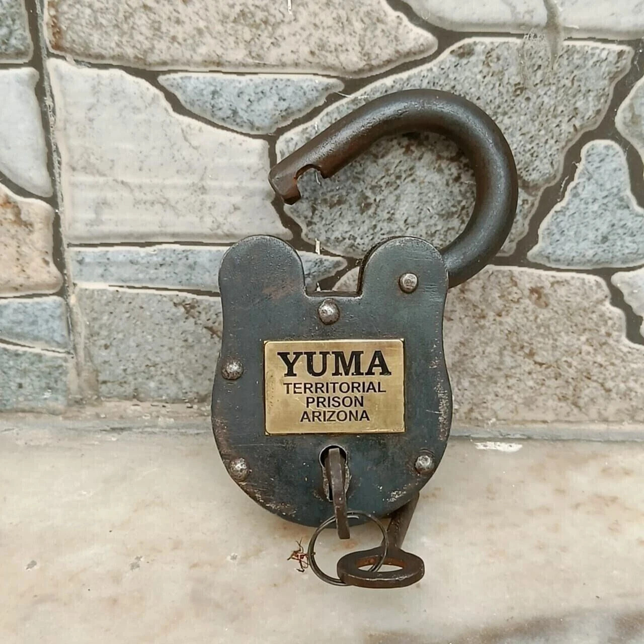 Yuma Territorial Prison Working Cast Iron PadLock Keys Rusty Antique lock