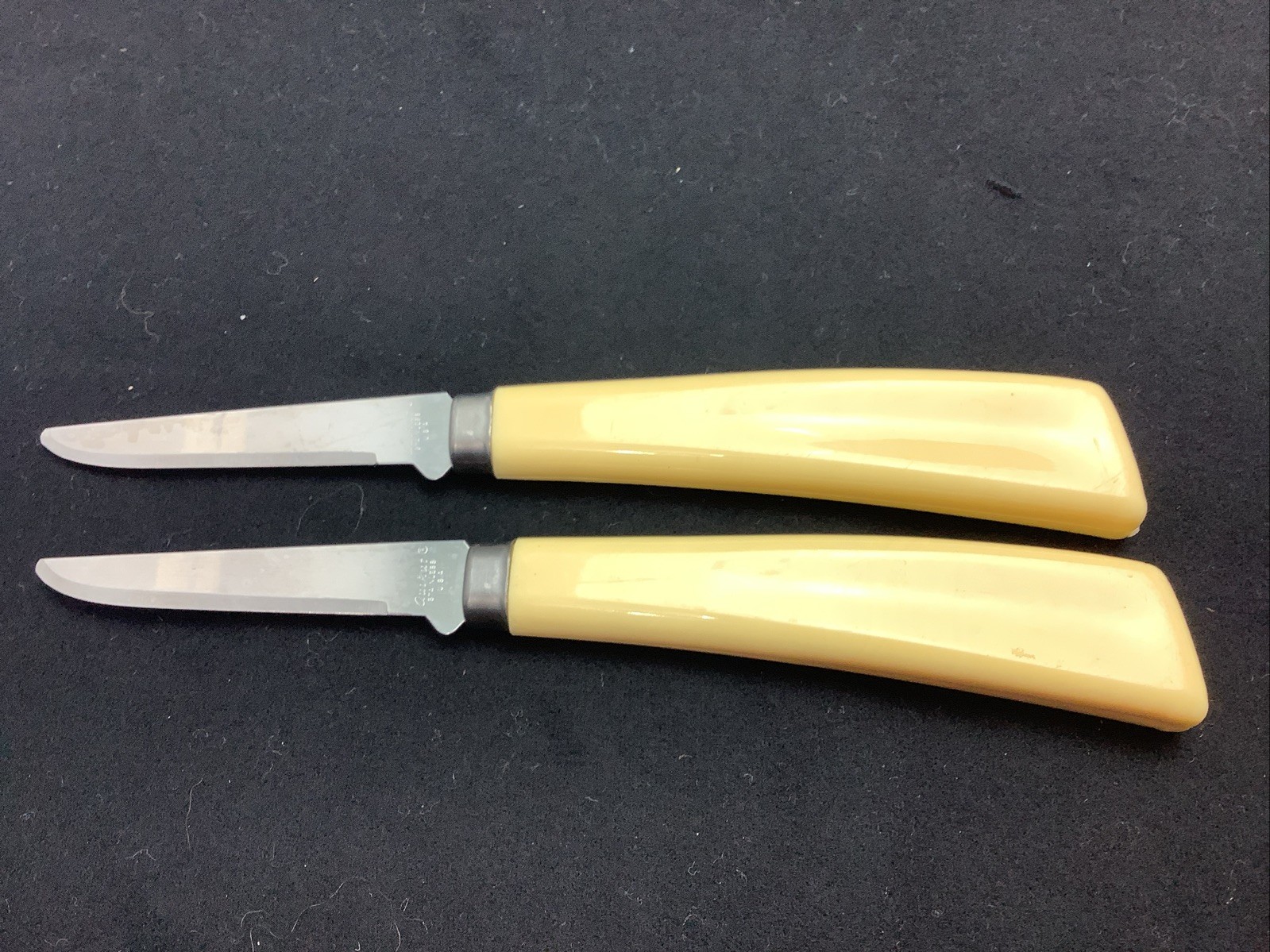 2- Vintage USA Quikut Stainless Paring Knifes Cream Bakelite Handle