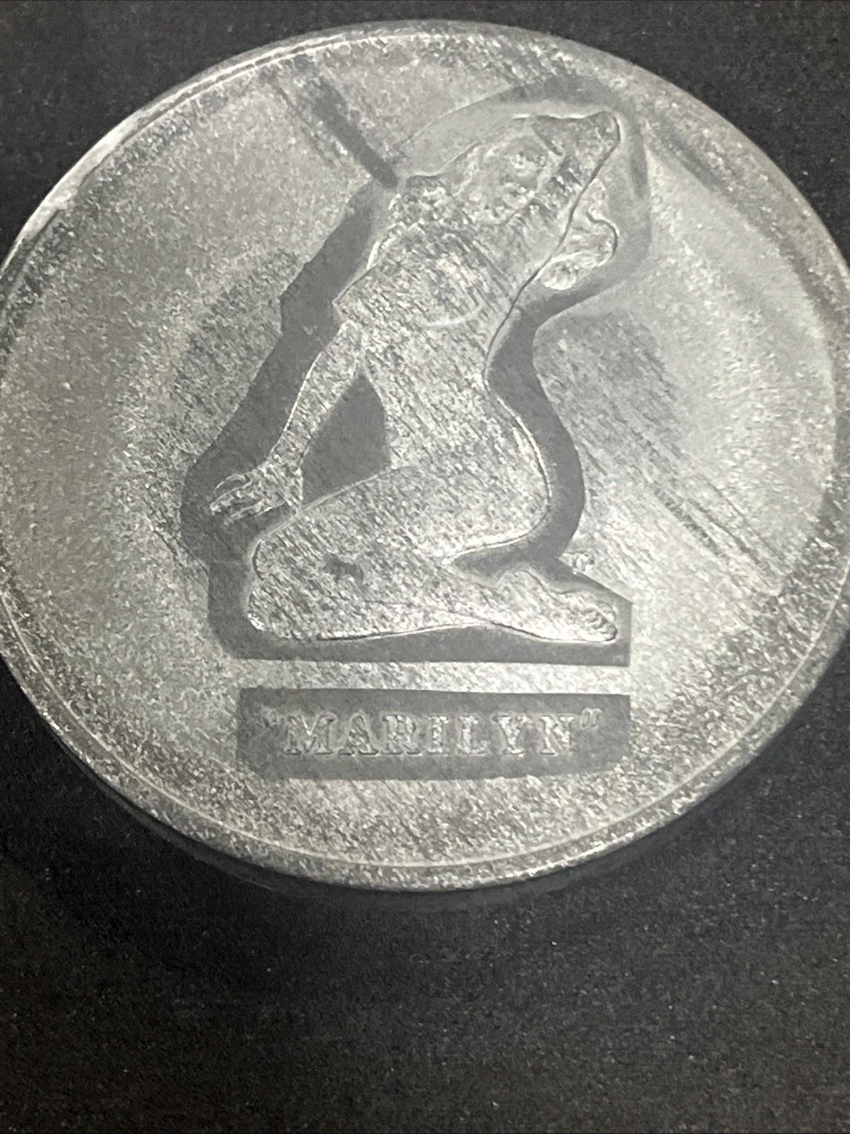 Marilyn Monroe 1975 Calender Coin Pewter