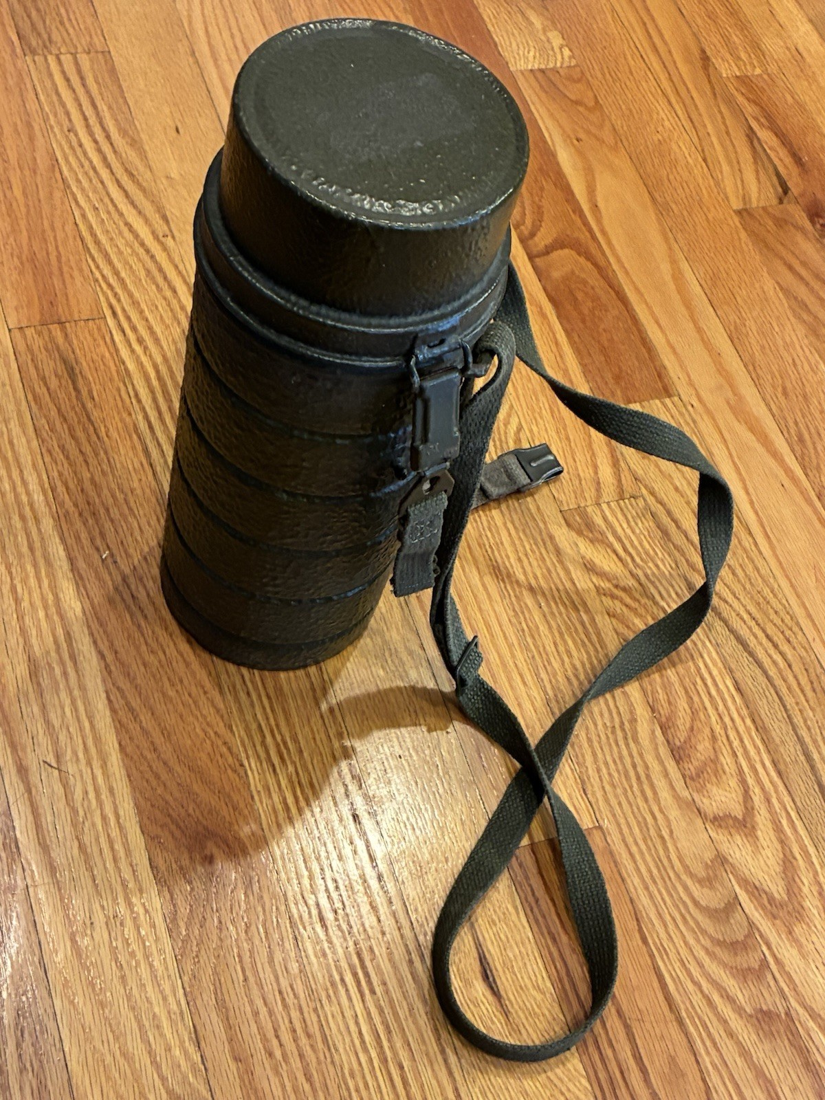 VINTAGE WWII ERA GERMAN ARMY GAS MASK CONTAINER TUBE  Drucken GERMANY