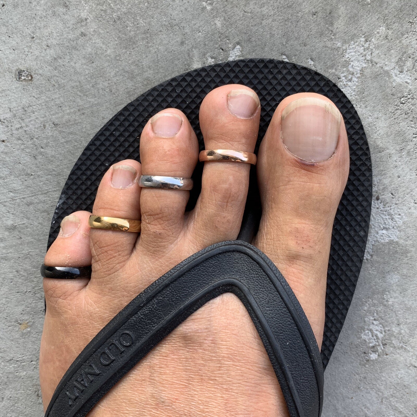STAINLESS STEEL | MEN'S | Women's |  4mm FITTED TOE RING  Sizes 3 thru 7