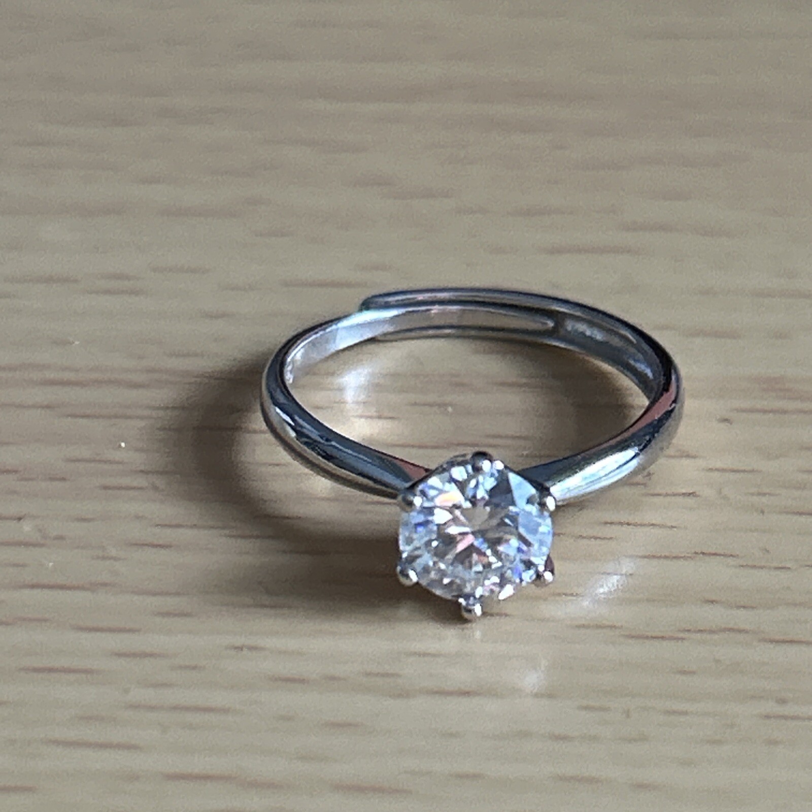 Gorgeous 925 Silver Moissanite Solitaire Ring /Size M/ N / 1ct