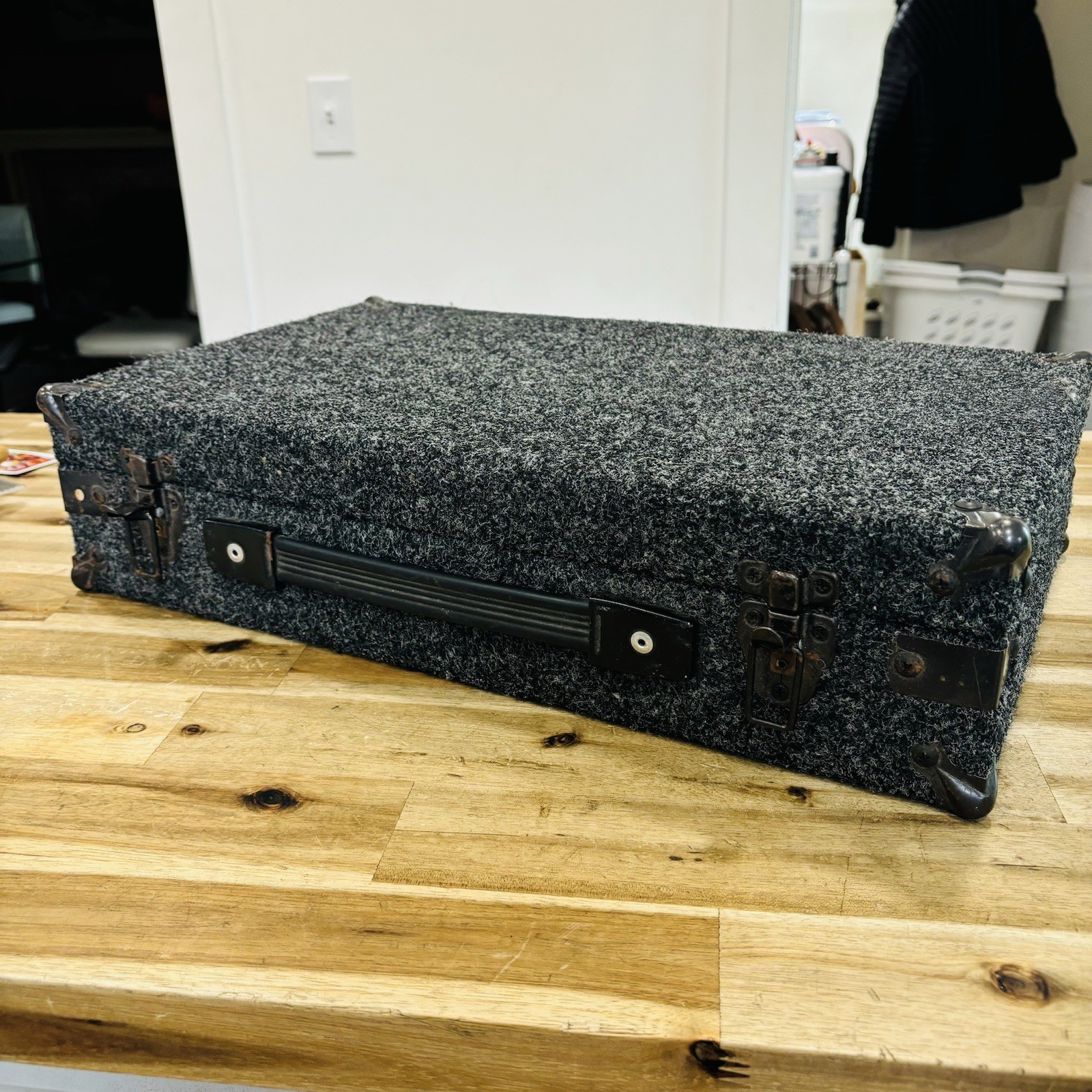 Vintage Carpeted Road Case for Audio Visual Gear Equipment Pedals Microphone