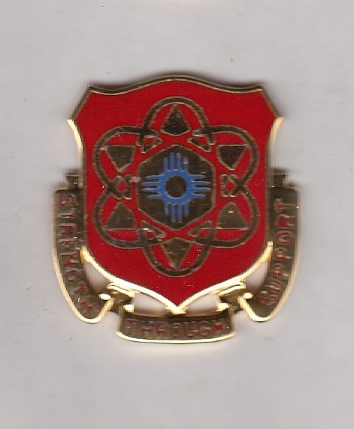 US ARMY 67th Maintenance Battalion crest DUI badge c/b clutchback G-23