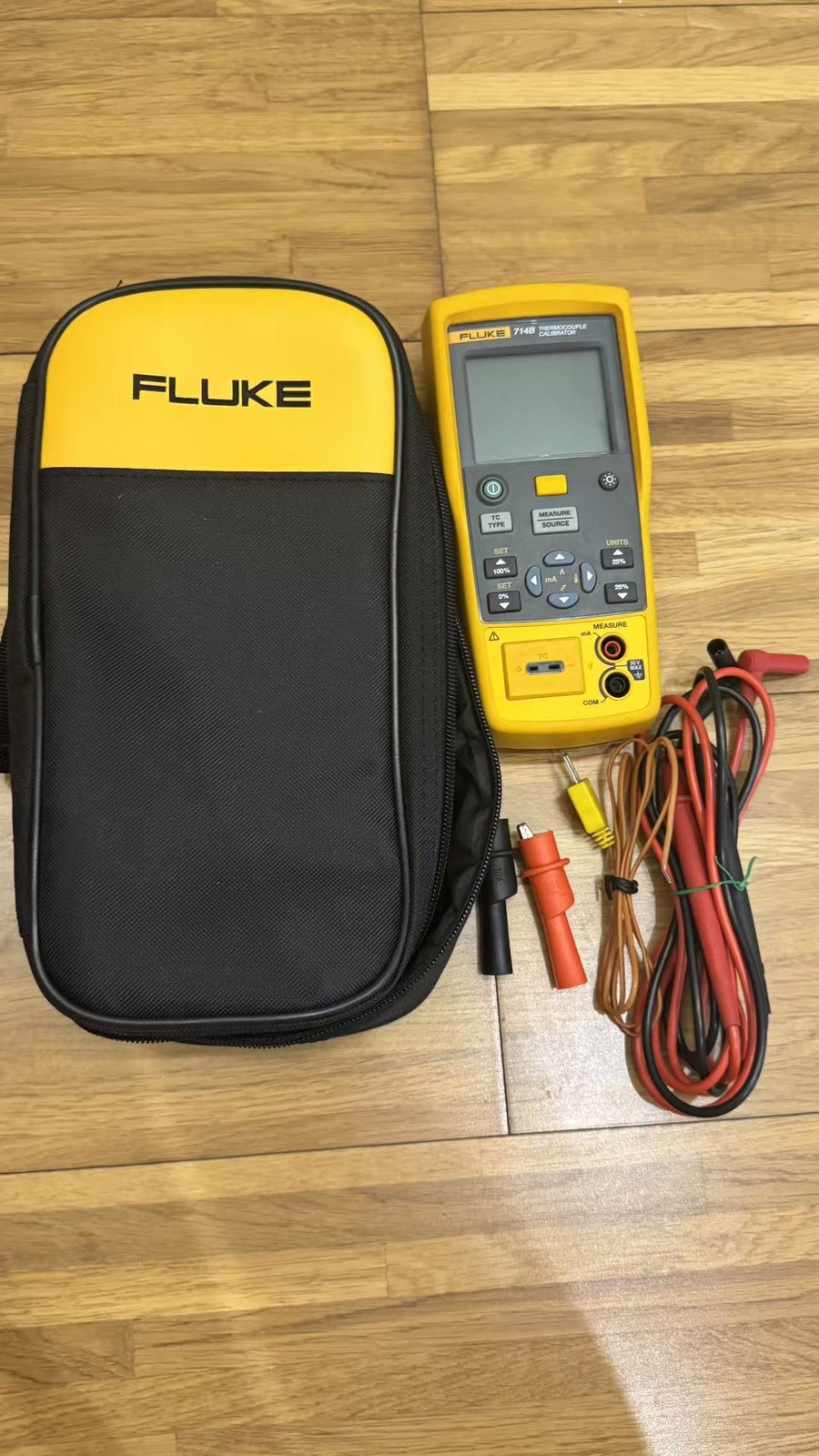 Fluke 714B Thermocouple Calibrator