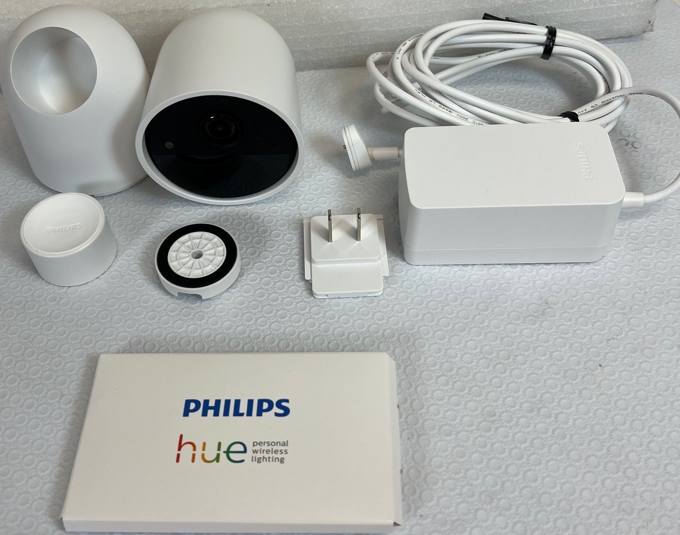 Philips - Hue Desktop Wired Security Camera w/Stand - White