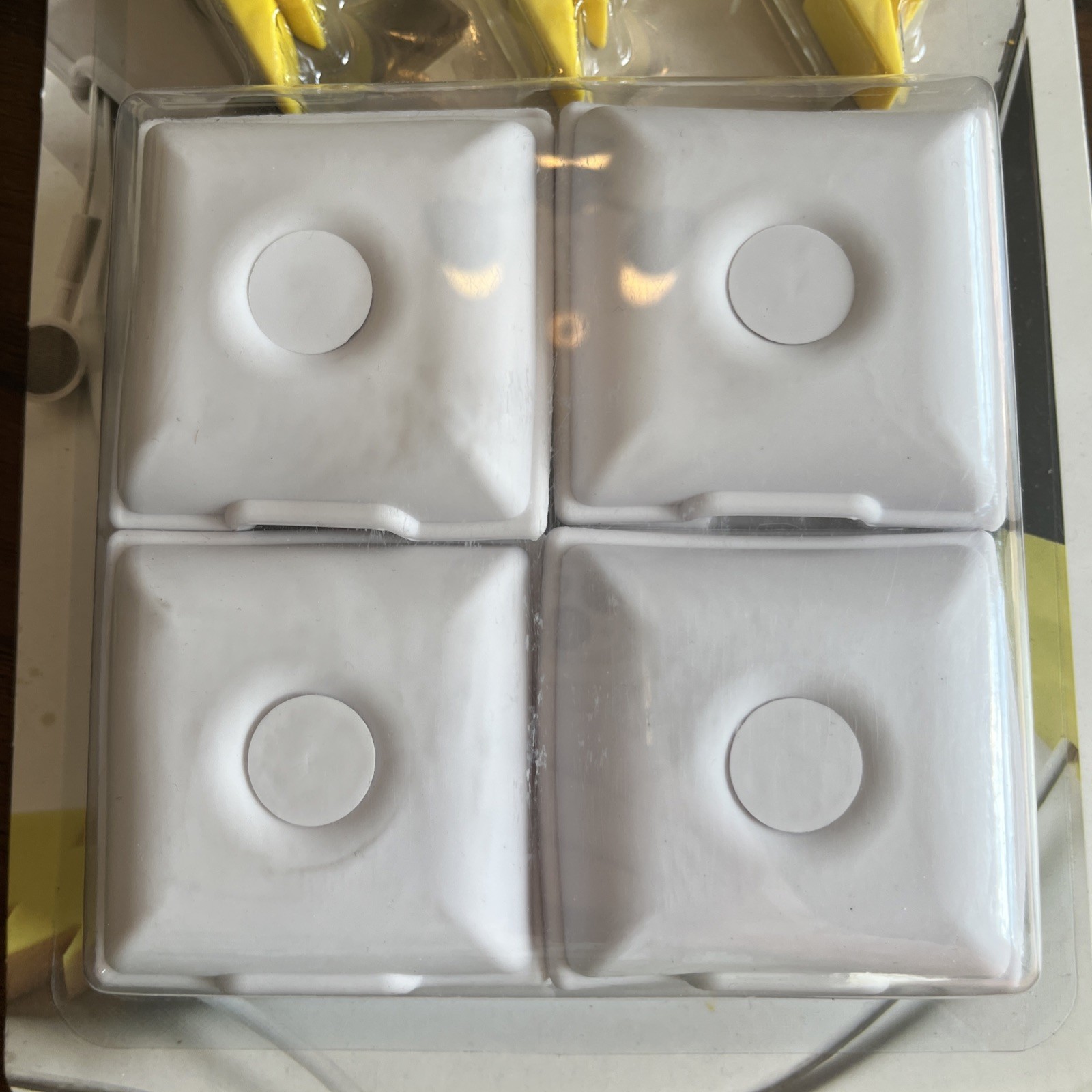 Easy Home Cool Cable Organizers 4 pack W/ Lightning Bolt USB Bites