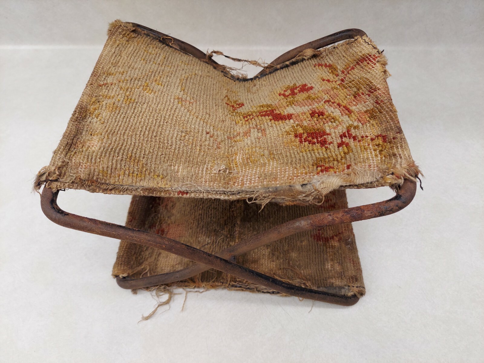 Antique Folding Foot Stool Camping Chair Fishing Chair Iron Bar with Tapestry