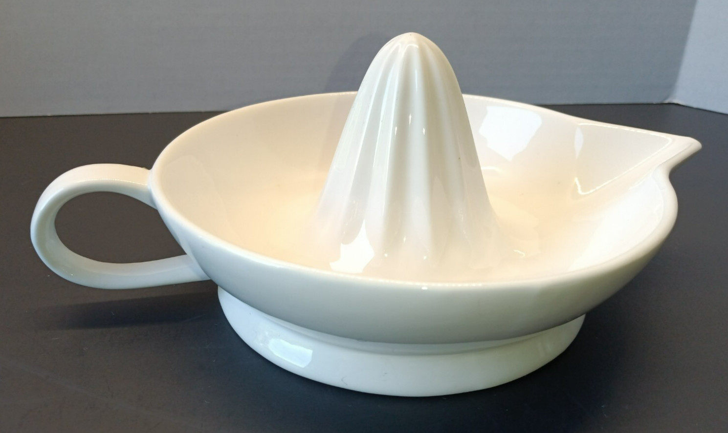 White Ceramic Reamer Juicer White Orange Juice Squeezer with Handle