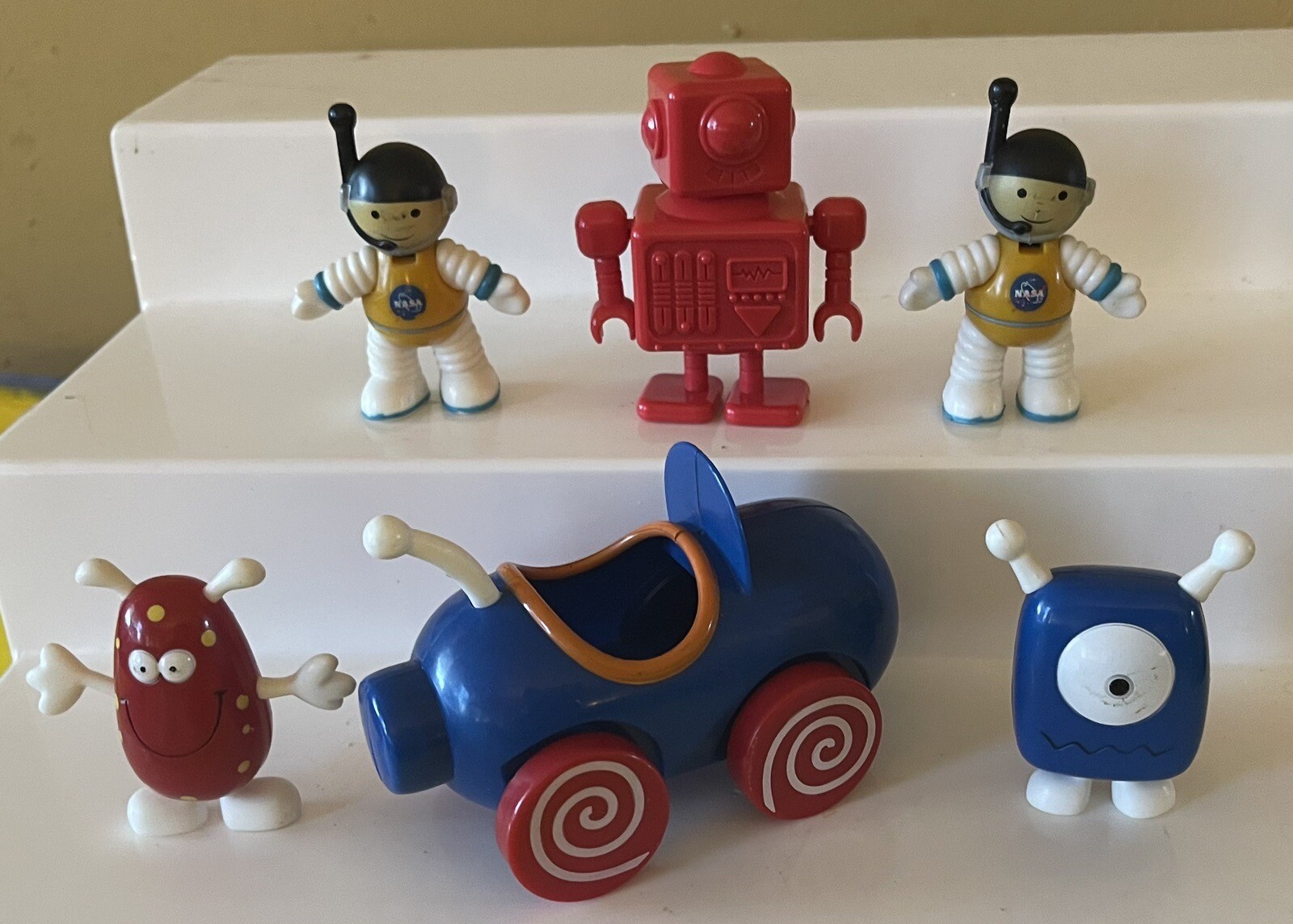 LOT 2 NASA Astronaut 3" SPACE Toys plus Robot Car and cute alien figures