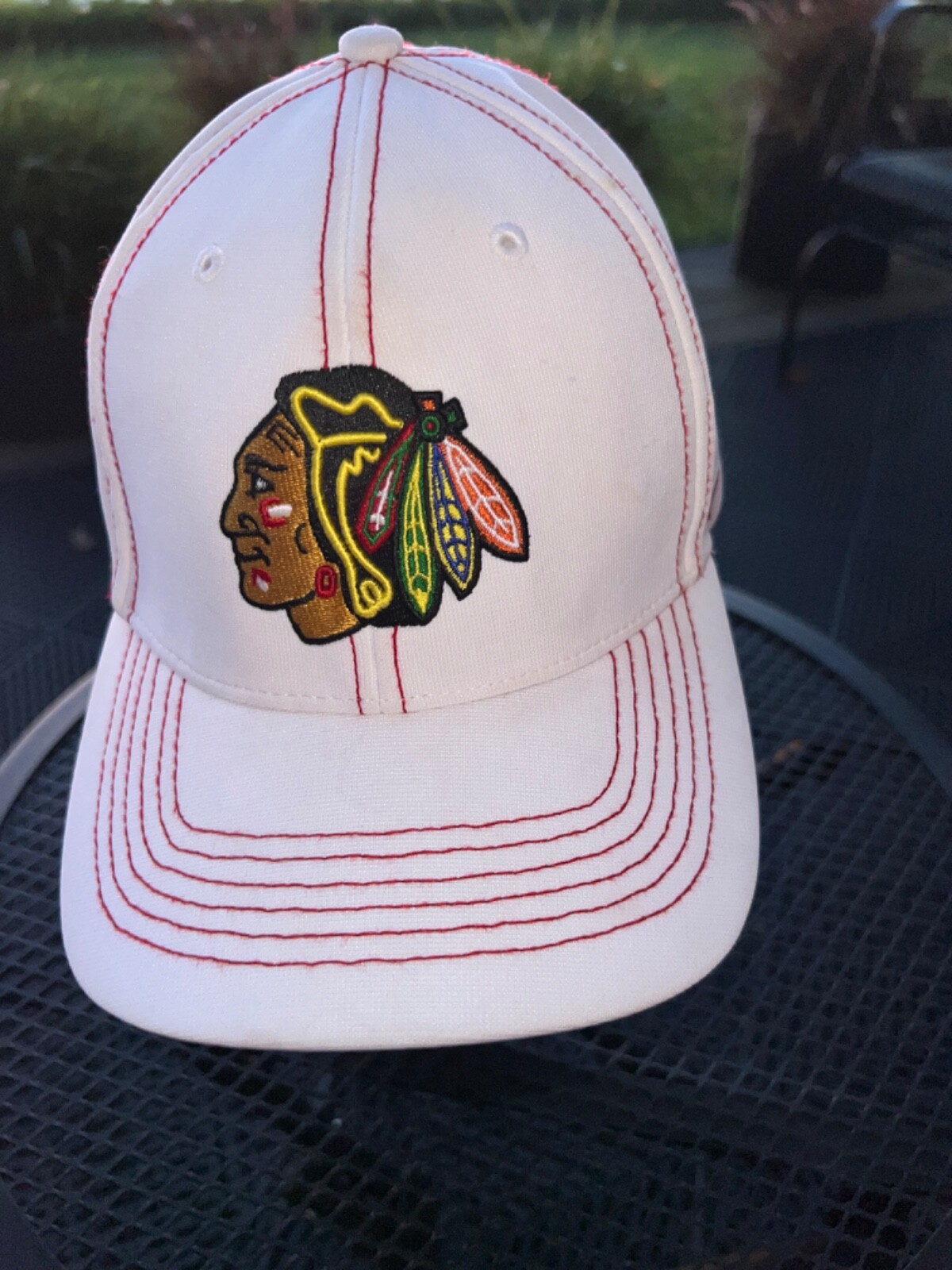 Chicago Blackhawks NHL White with Logo Hat Cap Fitted L/XL 47 Brand EUC