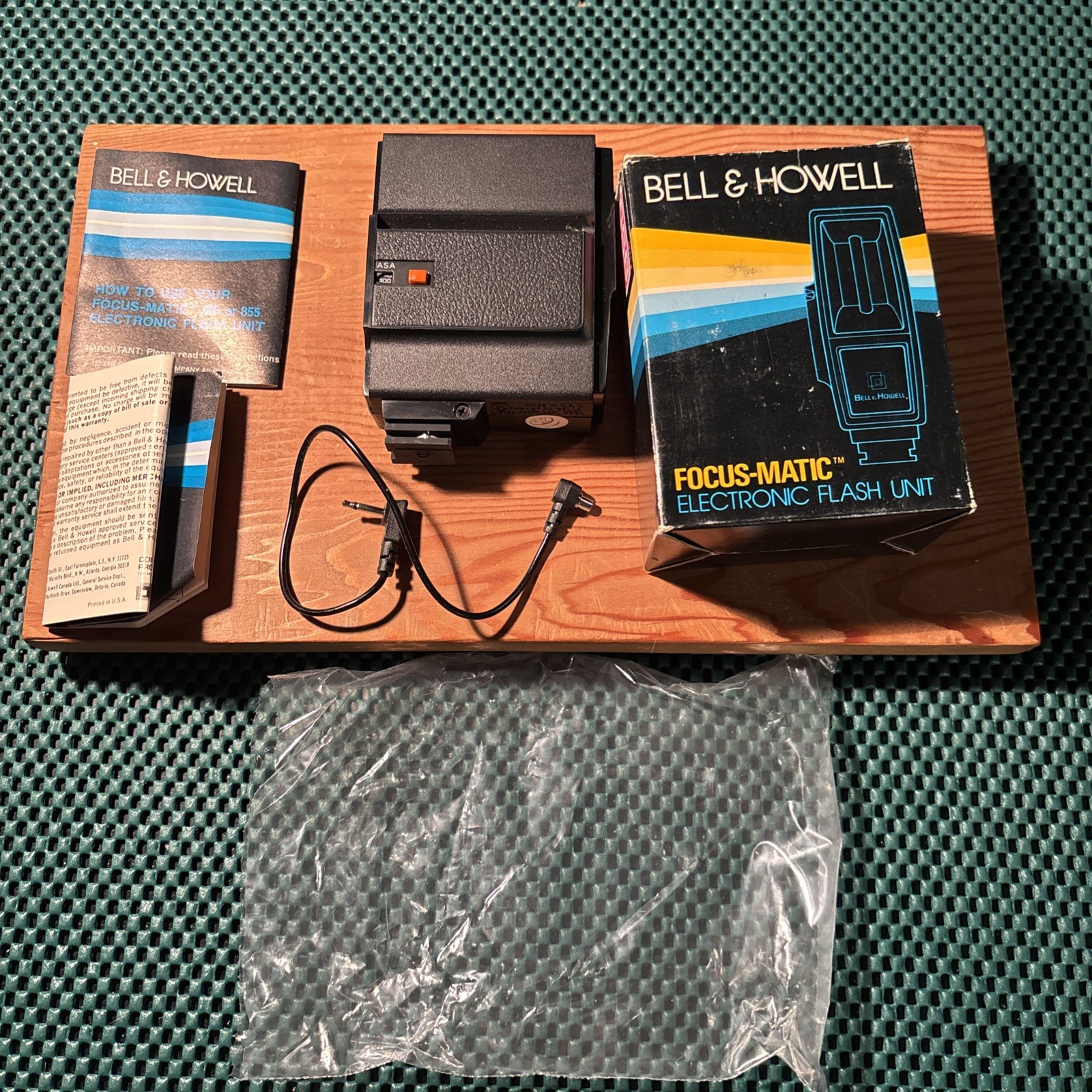 Vtg 1973 Bell And Howell Focus Matic 850 Electronic Flash Unit **Open Box**