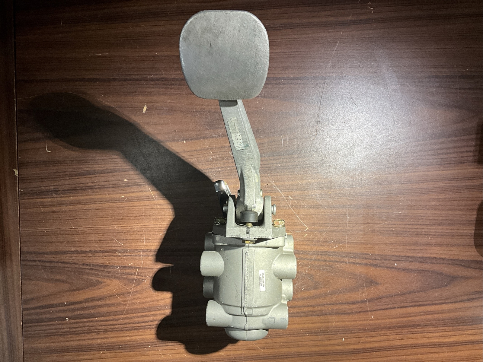 Bendix Brake Pedal Pneumatic Valve Assembly/ Control Pedal 12423177 01-521-8271
