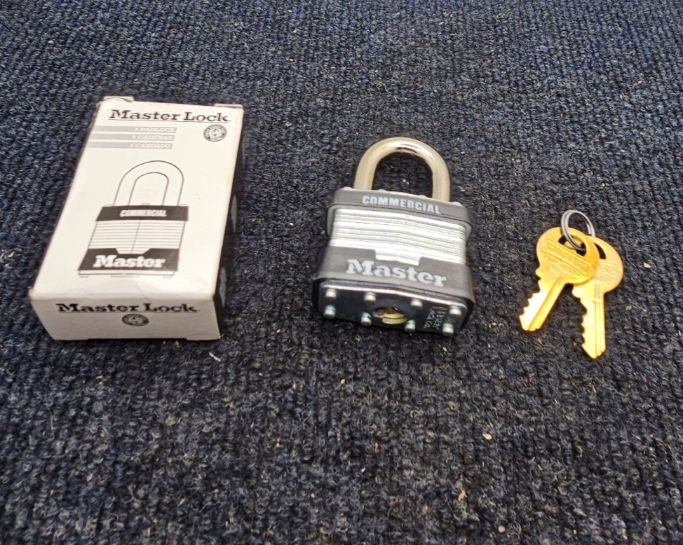 Master Lock 1KA 2001: Commercial Laminated Padlock 2 Keys Keyed Alike